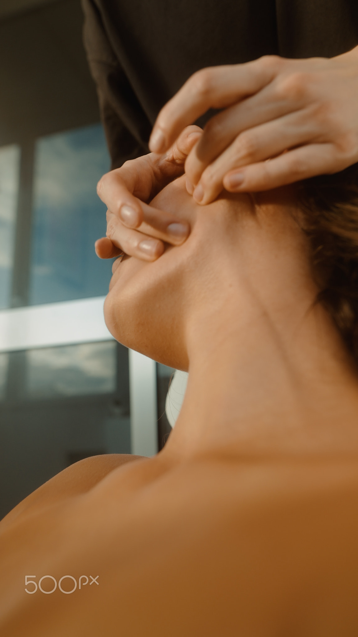 Relaxing acupressure session focusing on energy balance