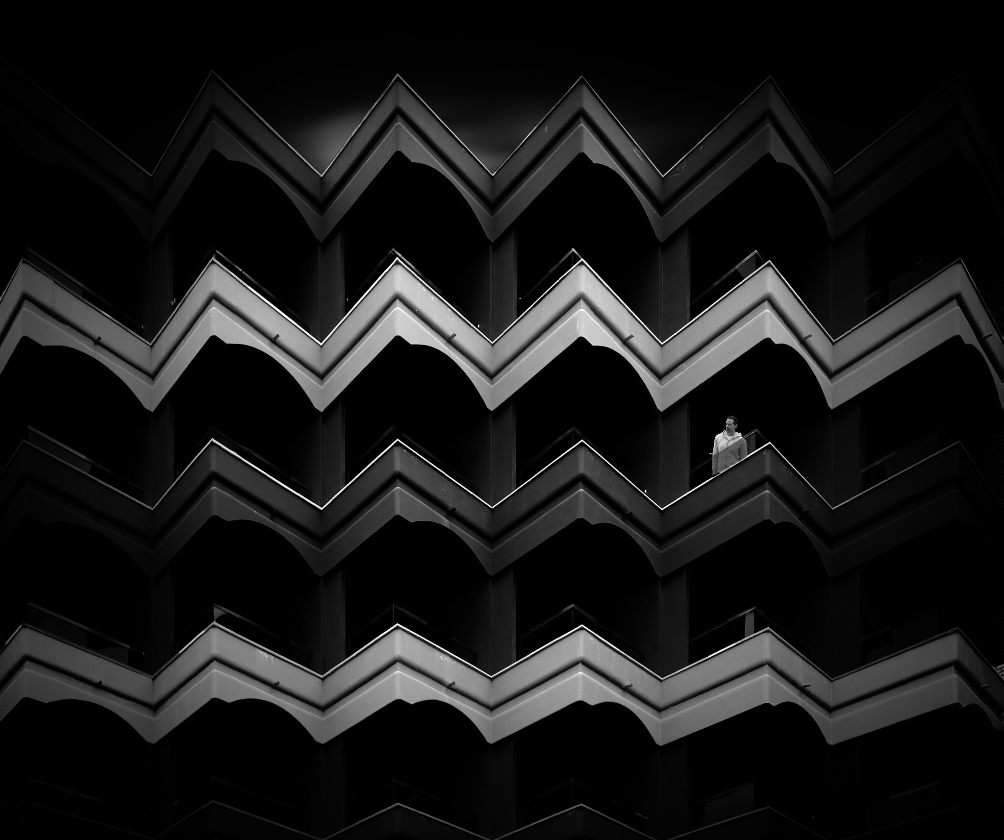 Zigzag Building Facade Evoking Complexity and Urban Geometry