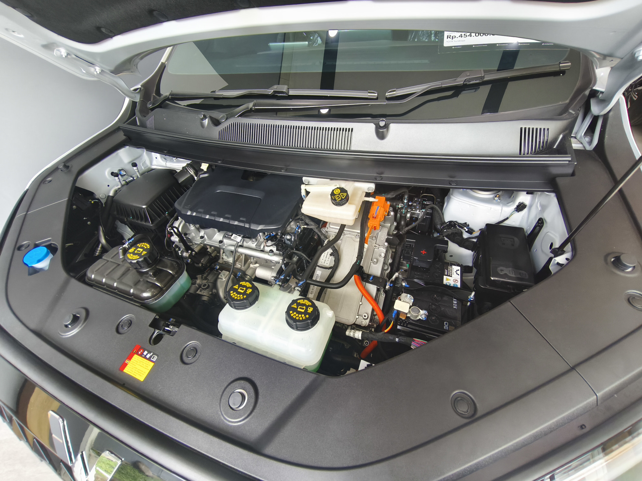 Wuling Darion PHEV Engine Front View – Frosty White a.k.a Sandy White Plug in Hybrid Detail