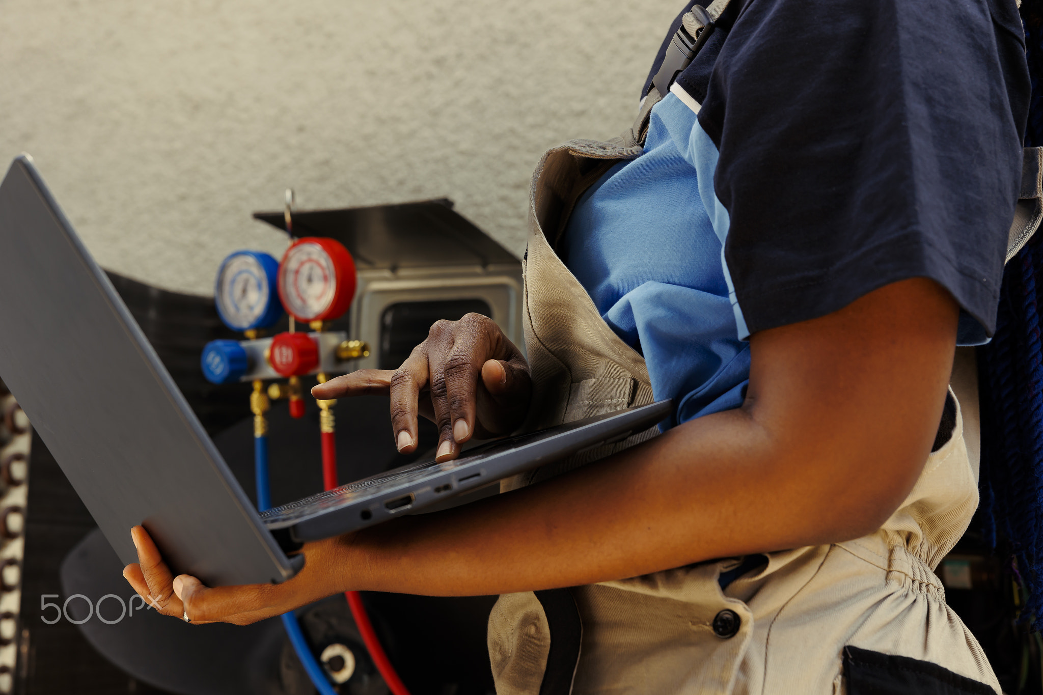 Mechanic looks online for new capacitor