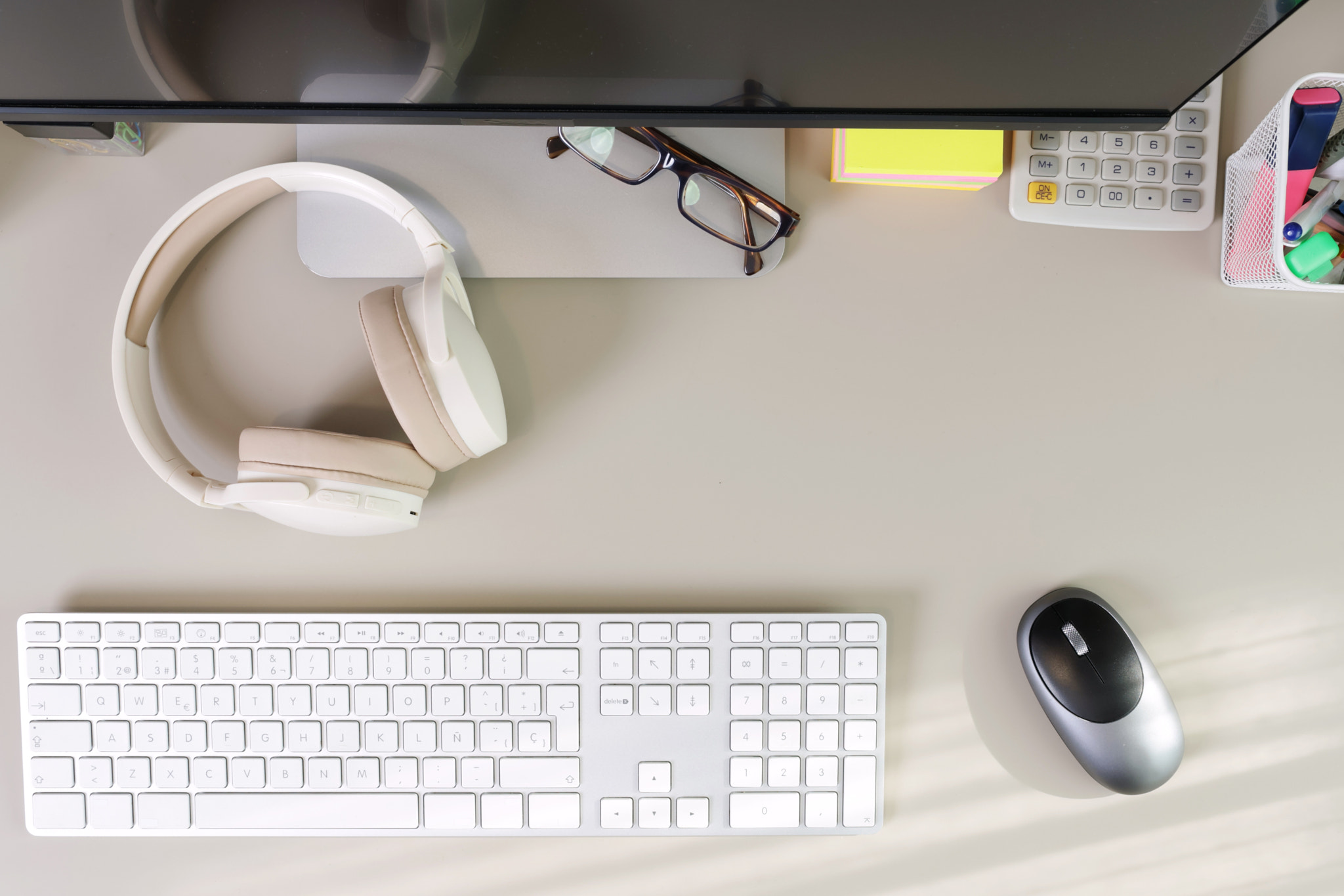 #V Directly above shot of computer keyboard and mouse on table