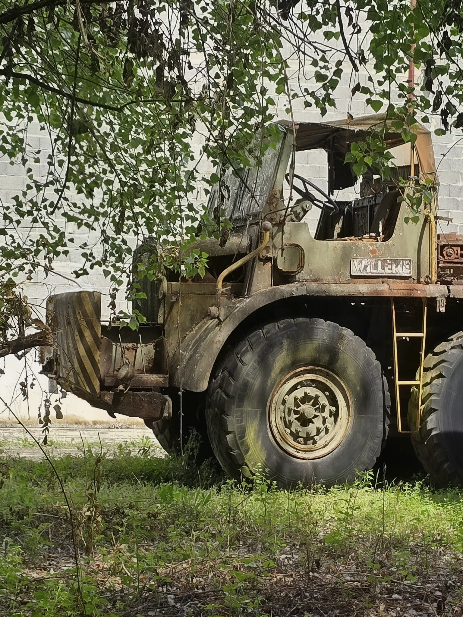 Vieux camion de l'armée 