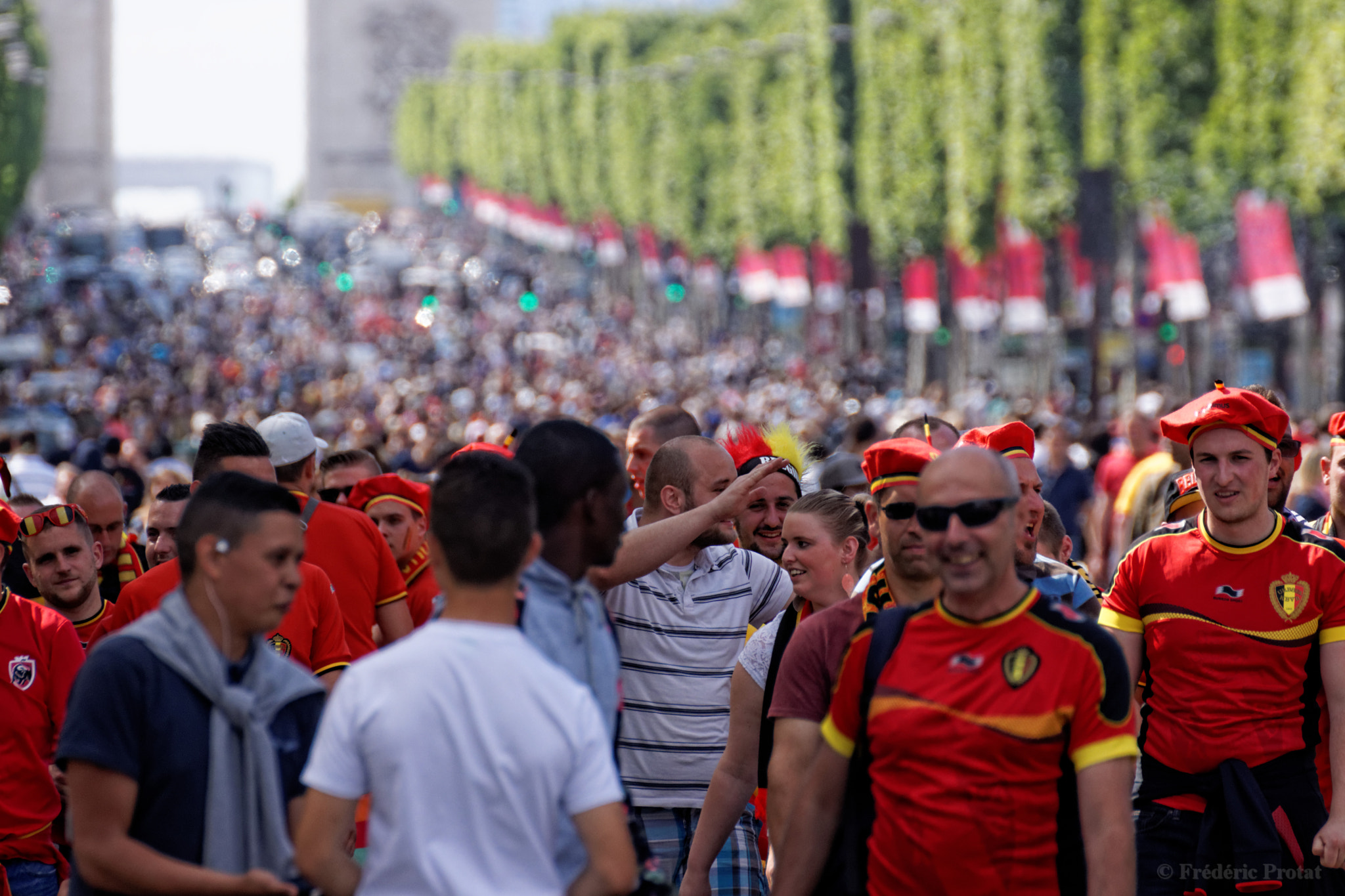 Supporteurs belges sur les Champs-Elysées