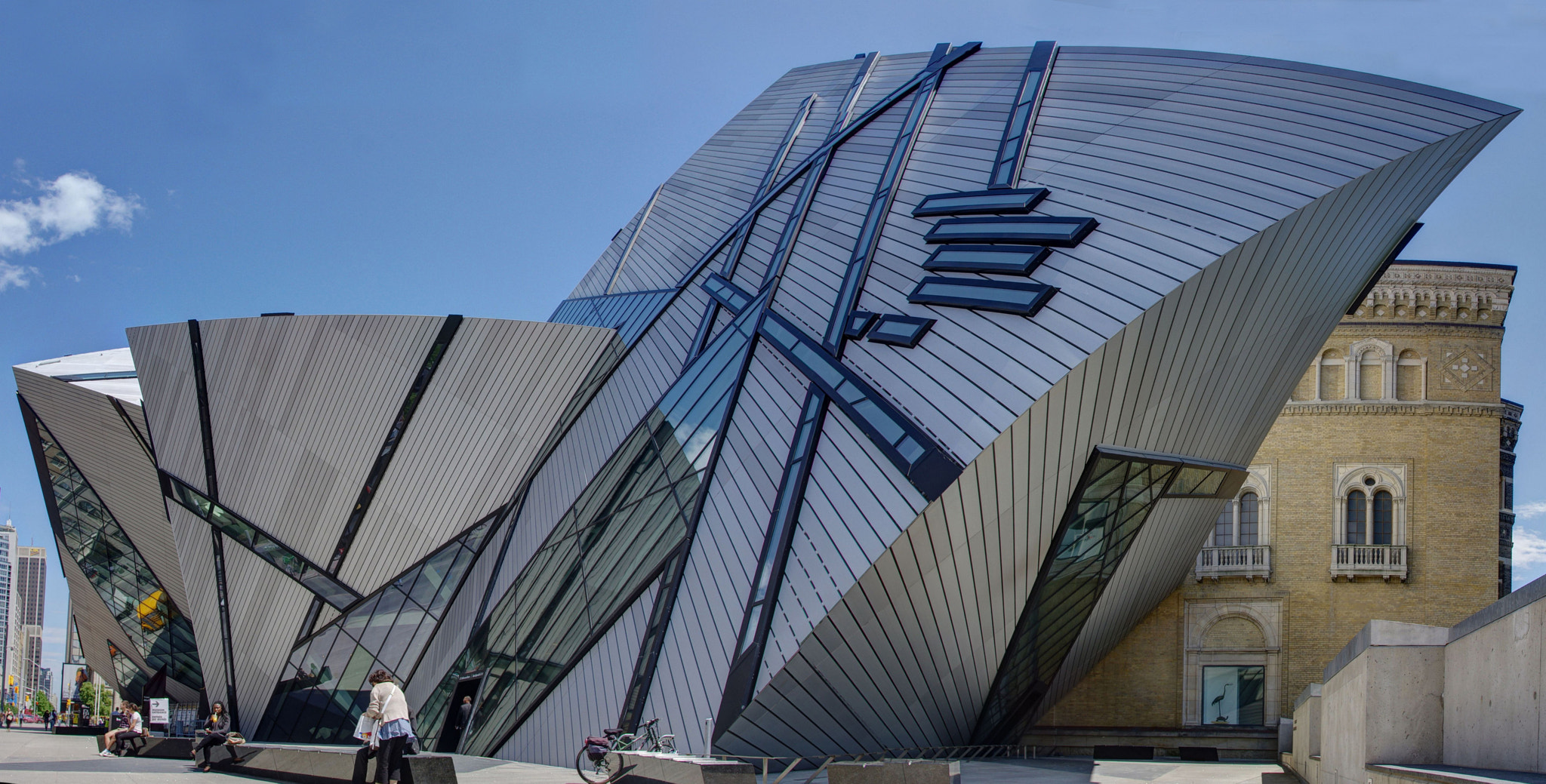 Daniel Libeskind's The Crystal, the Royal Ontario Museum by Zhou YU / 500px