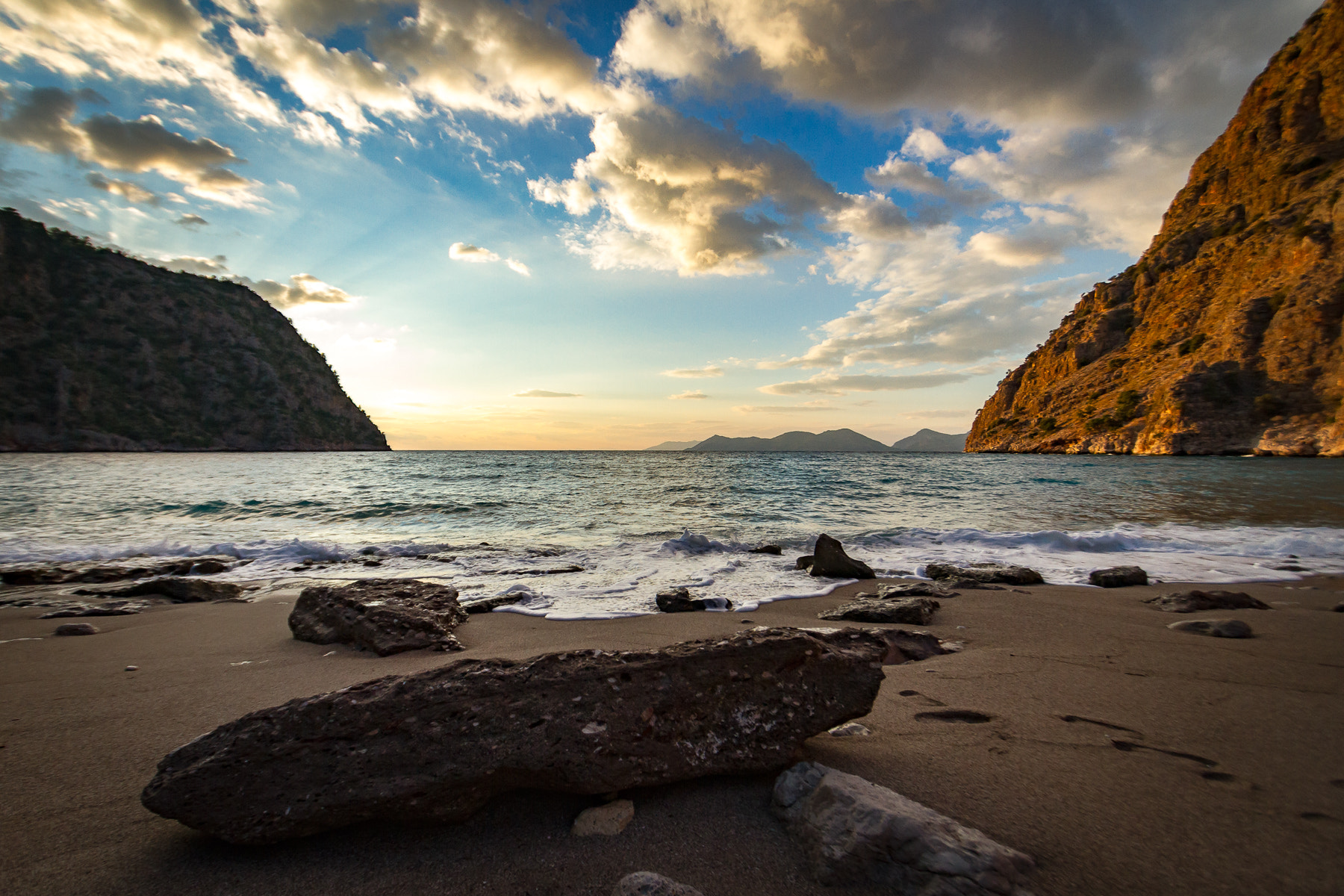 Canon EOS 7D + Canon EF-S 10-22mm F3.5-4.5 USM sample photo. Sunset at butterfly valley photography