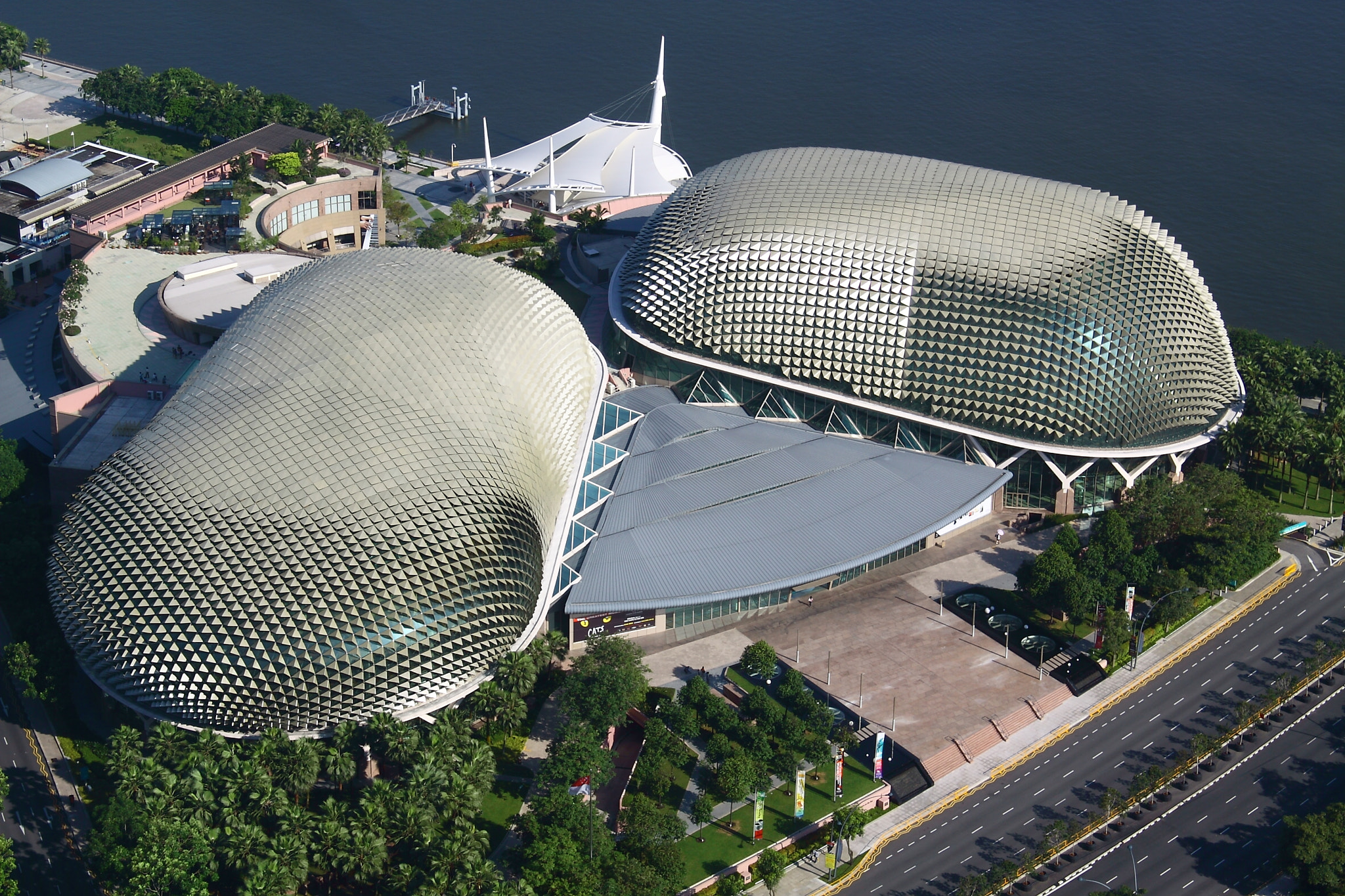 esplanade theatre ,singapore by isaac cheong / 500px