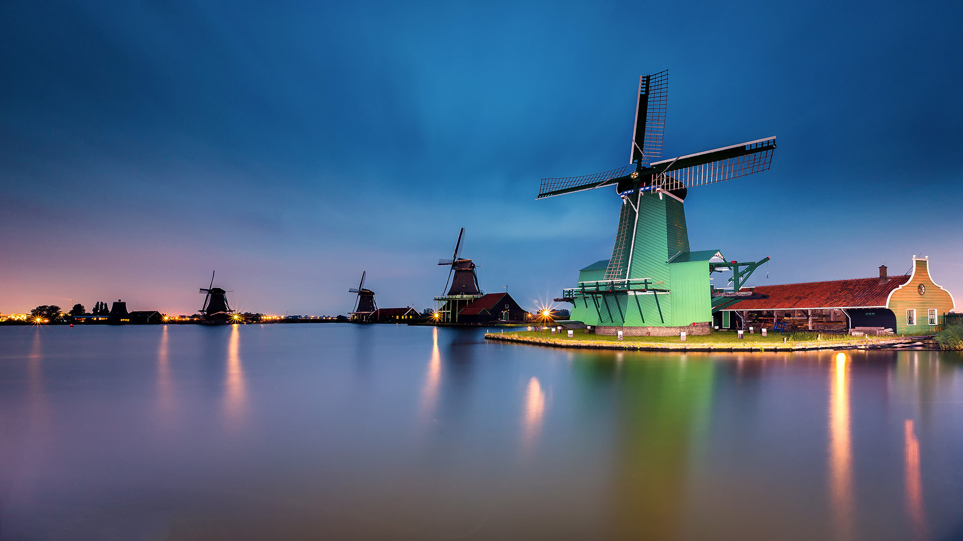 Green Mill by wim denijs / 500px