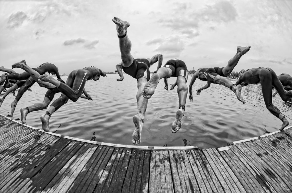 Triathletes Start the Swim at the Super Sprint in Milwaukee. by Rich Cruse on 500px.com