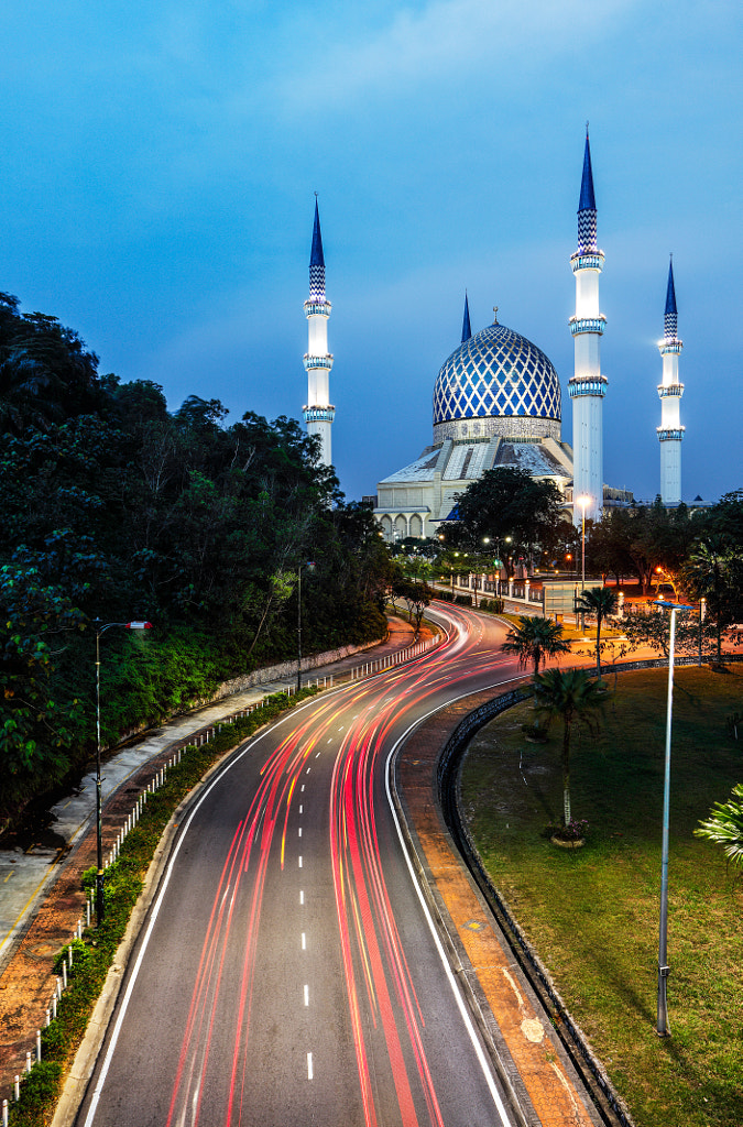 THE SULTAN SALAHUDDIN ABDUL AZIZ SHAH MOSQUE, MALAYSIA. by Amril Izan ...