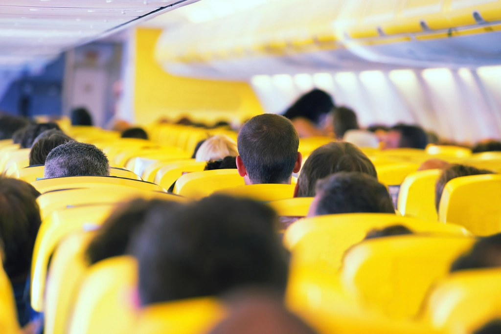 Aisle inside a plane by Pavlo Vakhrushev on 500px.com