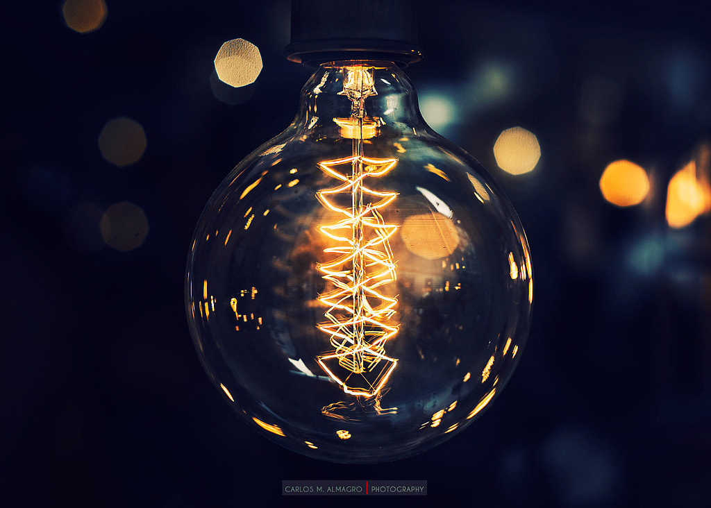 The bulb by Carlos M. Almagro  on 500px.com