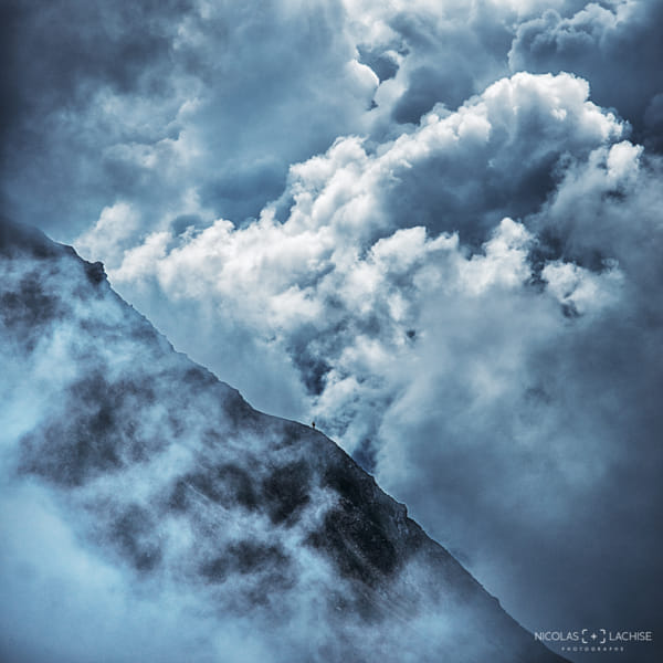 Montagne depuis le nid d'aigle