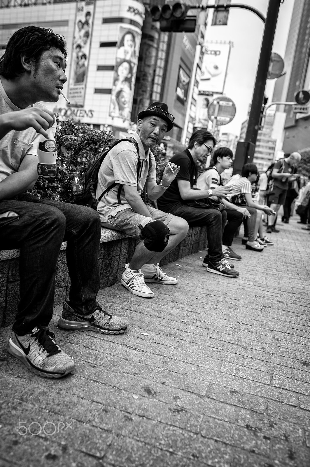 Leica S (TYP 006) + Summarit-S 35 sample photo. Tokyo - smoking area photography