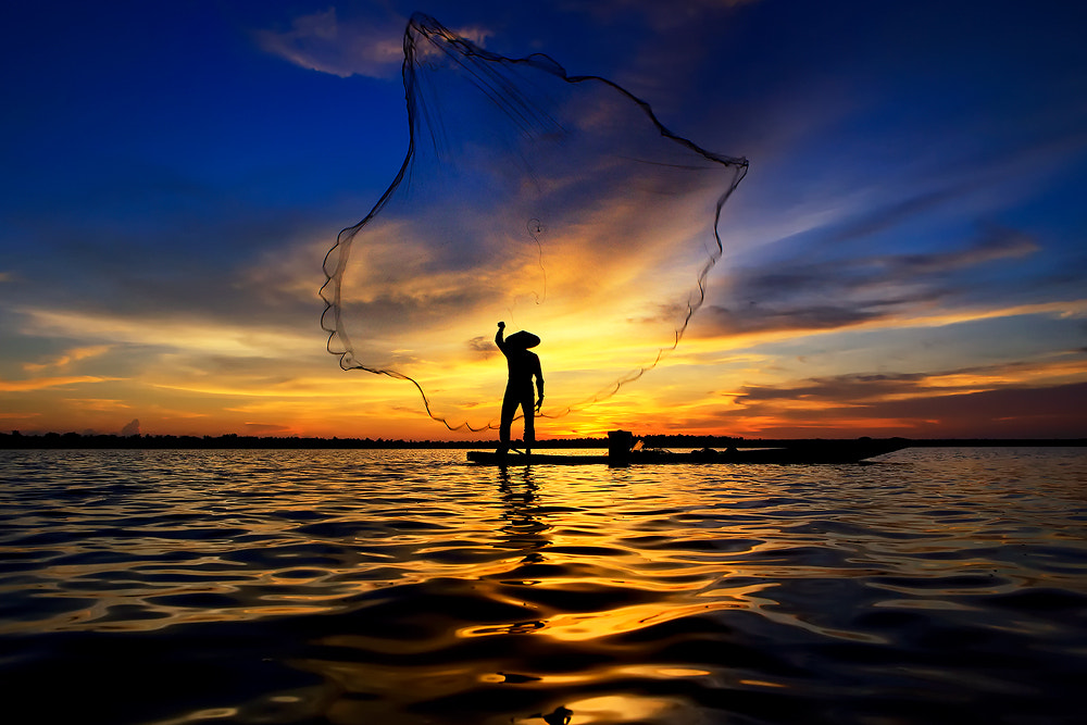 Fisher man by Saravut Whanset on 500px