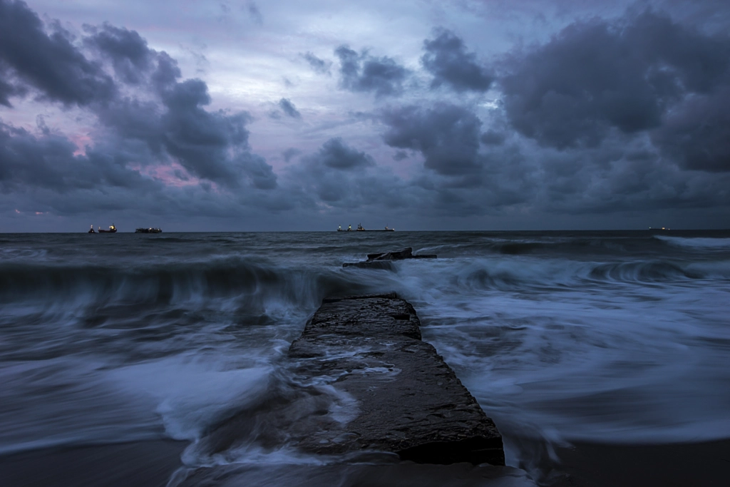 Dark moody seascape by Georgi Georgiev on 500px.com
