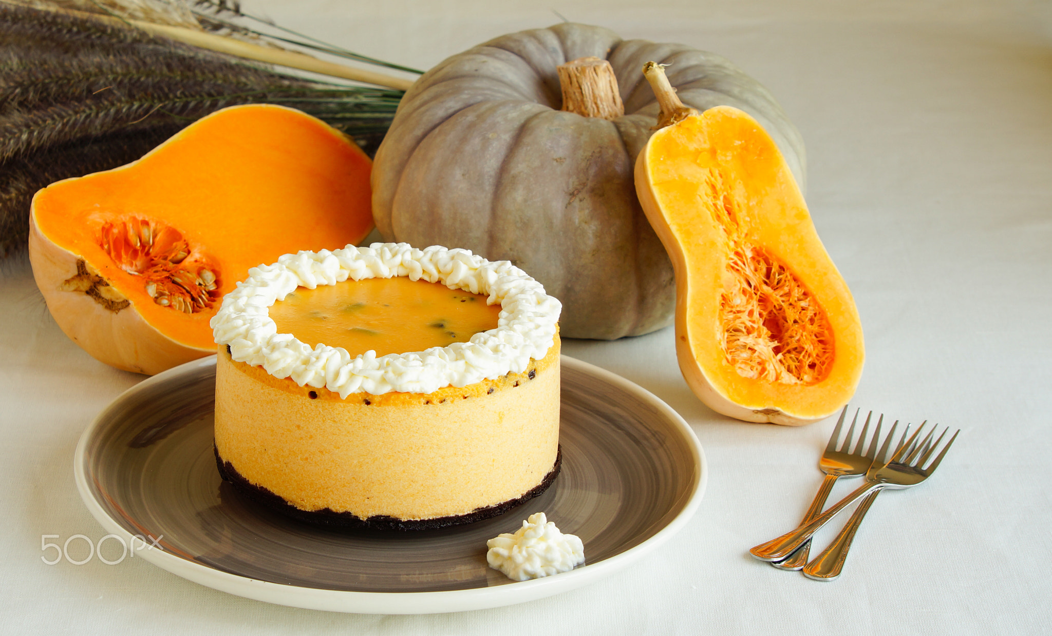 pumpkin souffle cake with oreo coockies crumbs