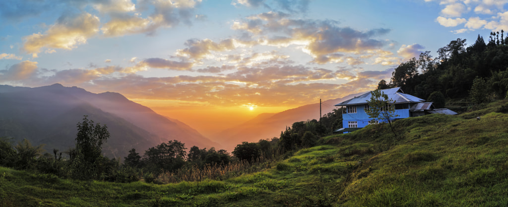 The Amazing Sunrise In Uttarey - Pelling