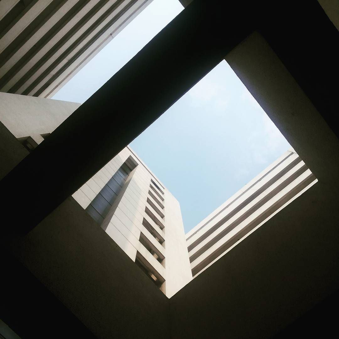 Game of shapes #bombayhospital #bambaiaspatal #indore #rectangle #lookup #downshot #nofilter #beams