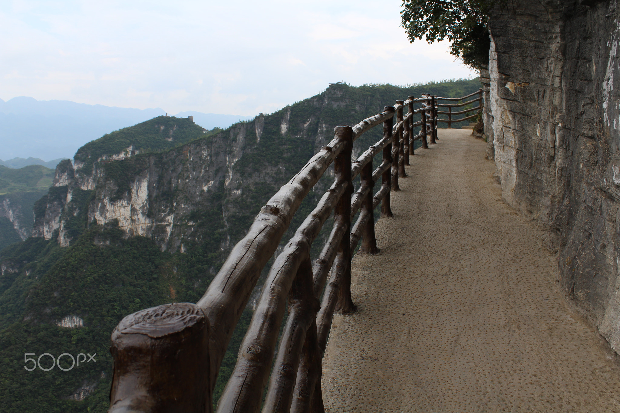 The path along the cliff