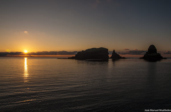 Amanece en las islas Columbretes by José M. Muélledes on 500px.com