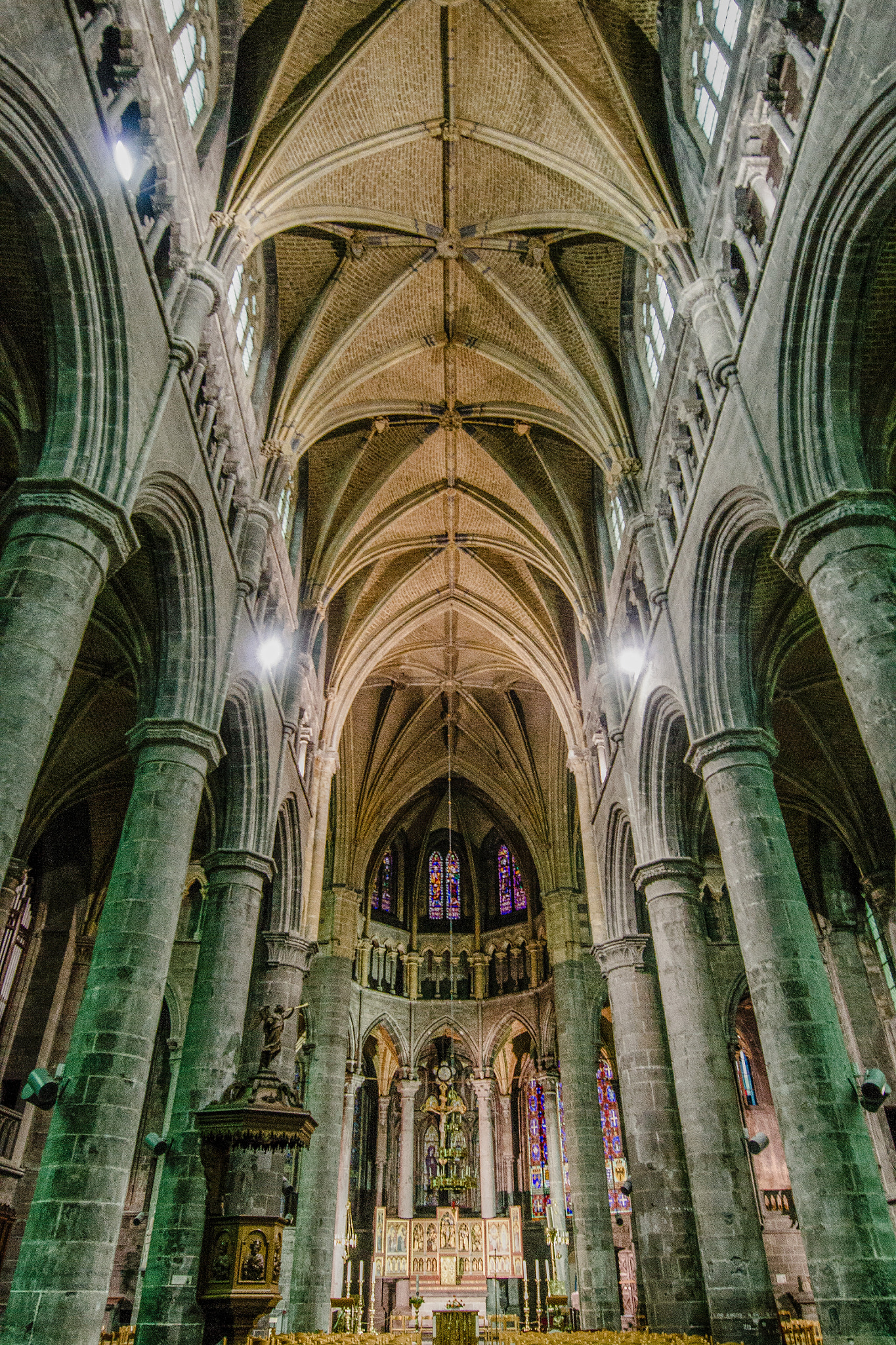 Nikon AF-S Nikkor 14-24mm F2.8G ED sample photo. Notre dame de dinant photography