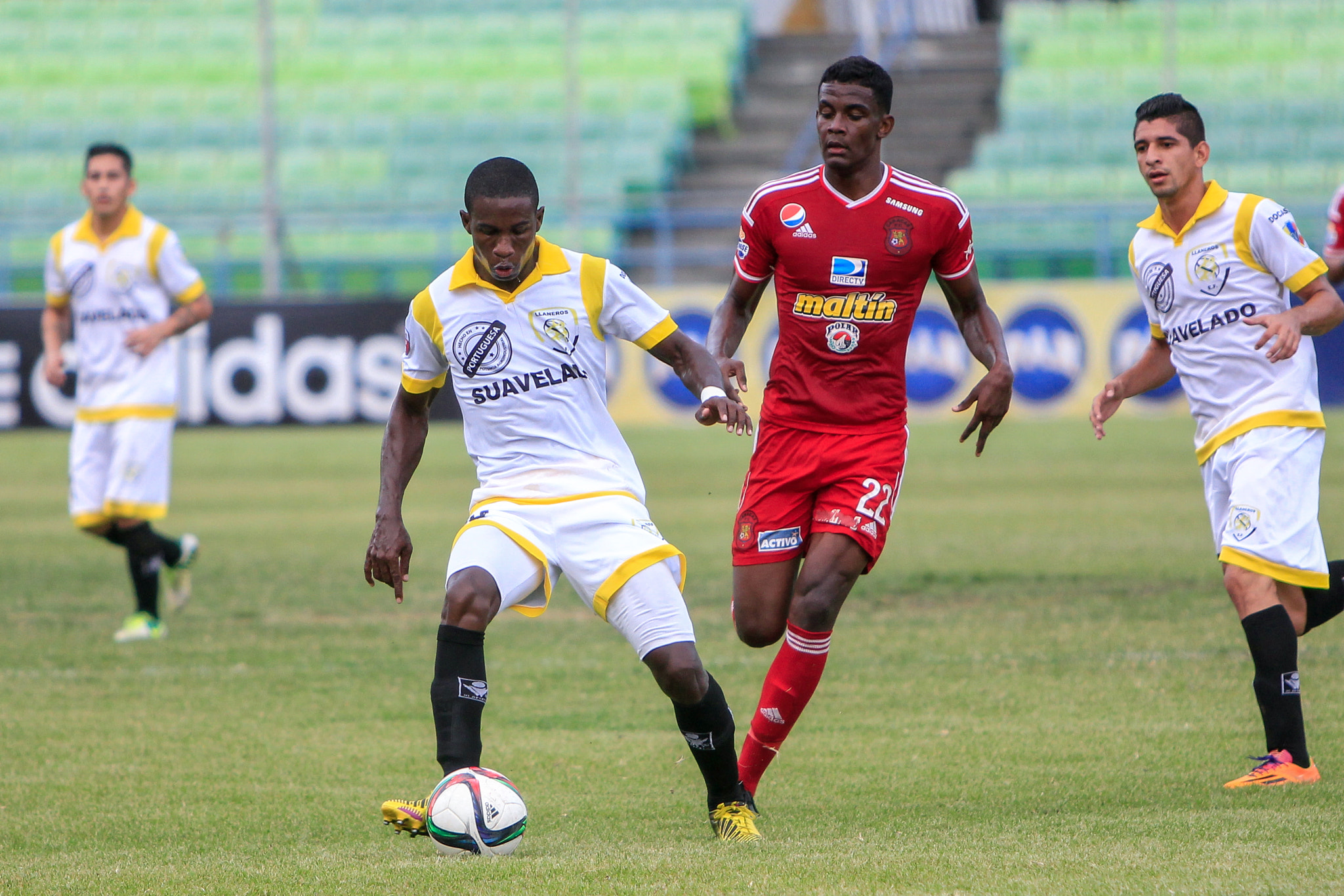 Canon EF 70-200mm F2.8L IS USM sample photo. Caracas fc 0-0 llaneros de guanare. photography