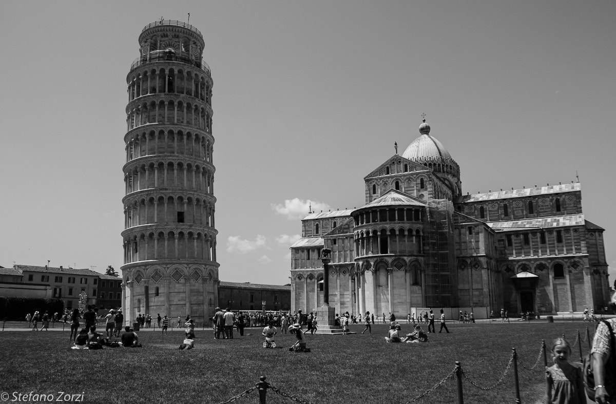Canon EOS 1000D (EOS Digital Rebel XS / EOS Kiss F) sample photo. Pisa - piazza dei miracoli b/w photography
