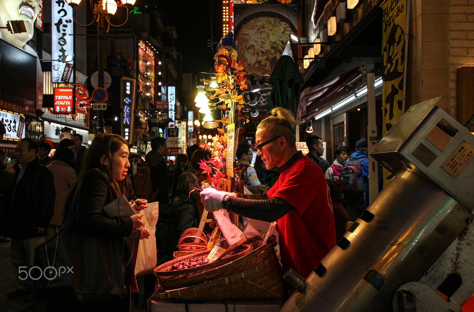 Canon EOS 600D (Rebel EOS T3i / EOS Kiss X5) sample photo. Chestnut seller photography