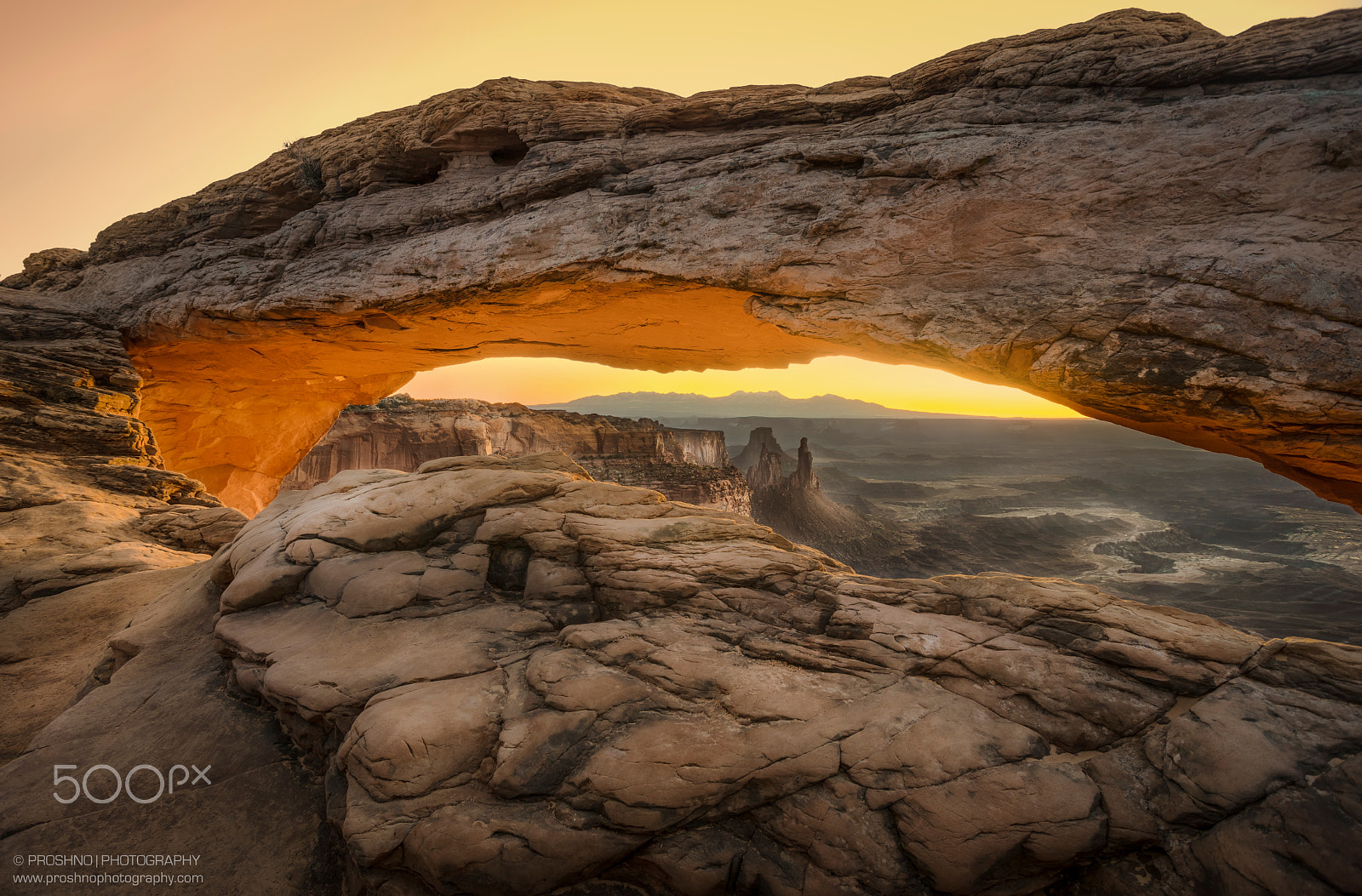 Sony a7R + 17-40mm F4 sample photo. Mesa arch photography