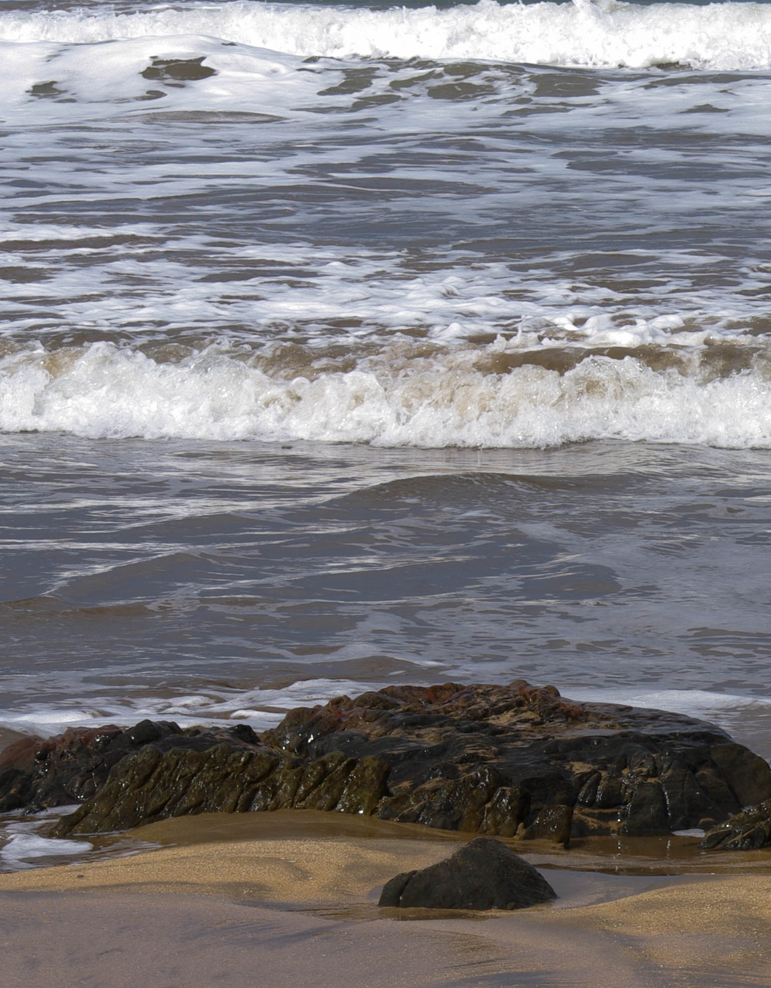 Pentax K20D + Sigma sample photo. Waves and rock photography