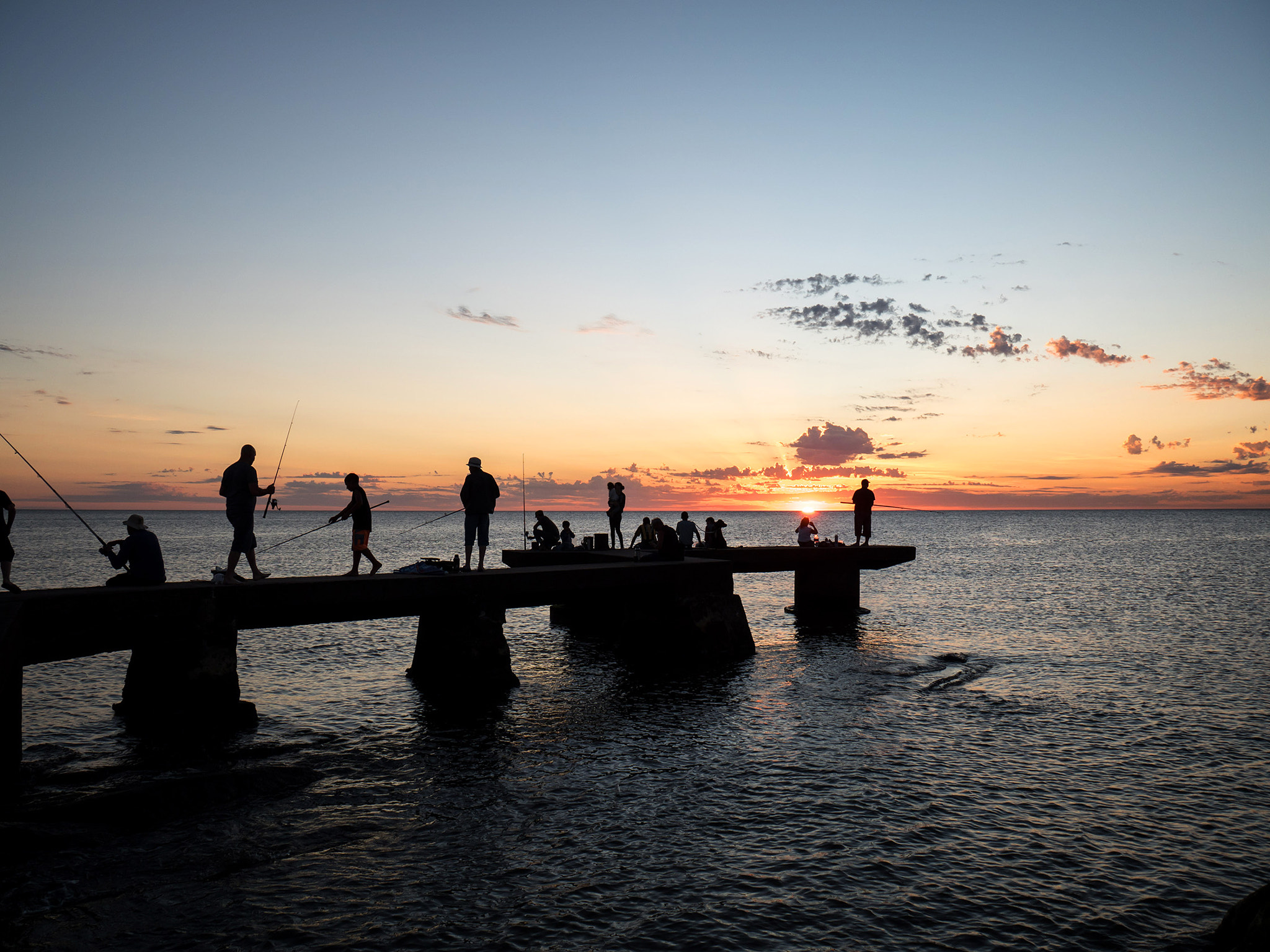 LUMIX G VARIO 14-42/F3.5-5.6 II sample photo. Fishermen at sunset, montevideo photography
