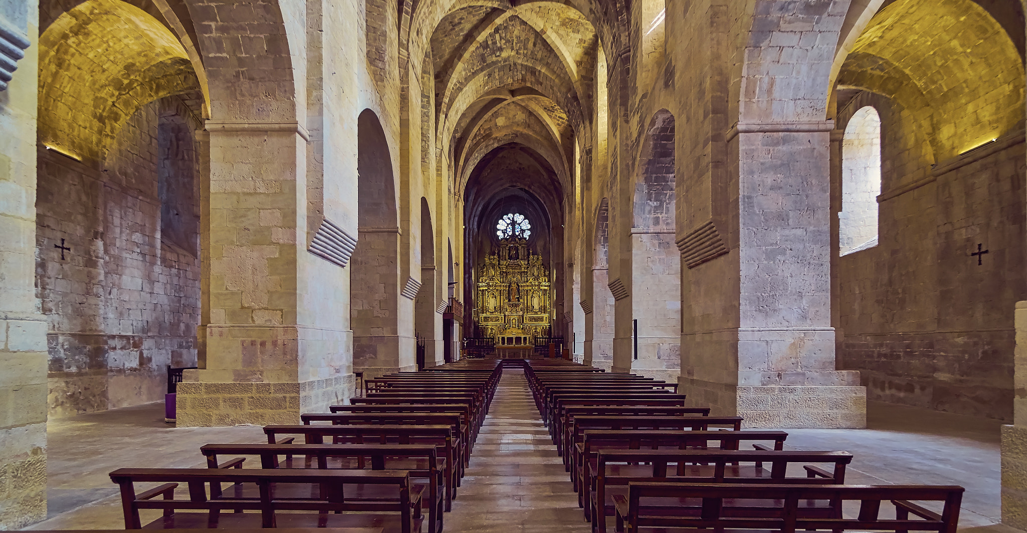 Fujifilm X-T1 + Tokina AT-X Pro 11-16mm F2.8 DX II sample photo. Nave central - real monasterio de santa maría de santes creus photography