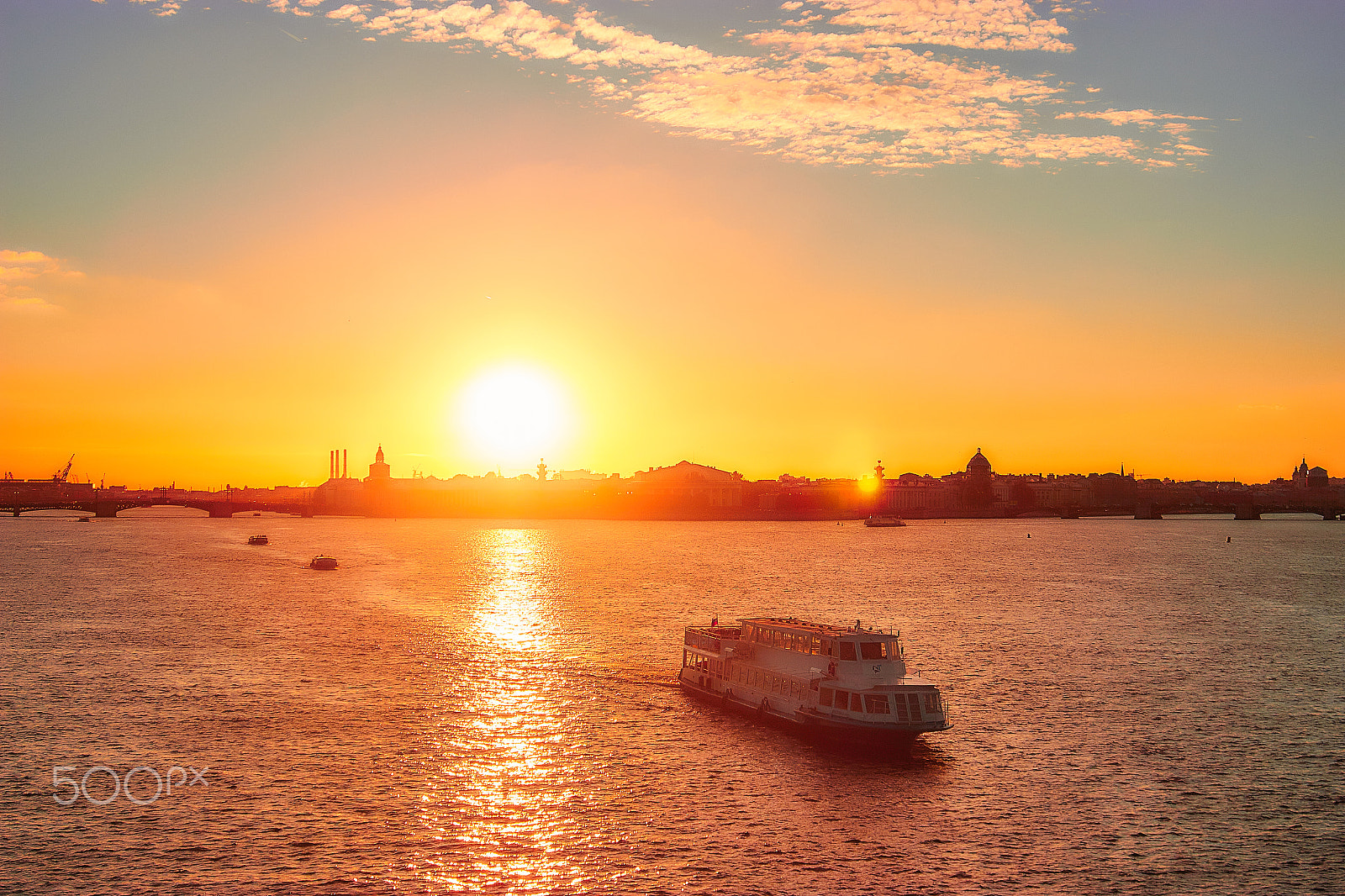 Canon EF 35-105mm f/3.5-4.5 sample photo. Sunset over the neva river in st. petersburg photography