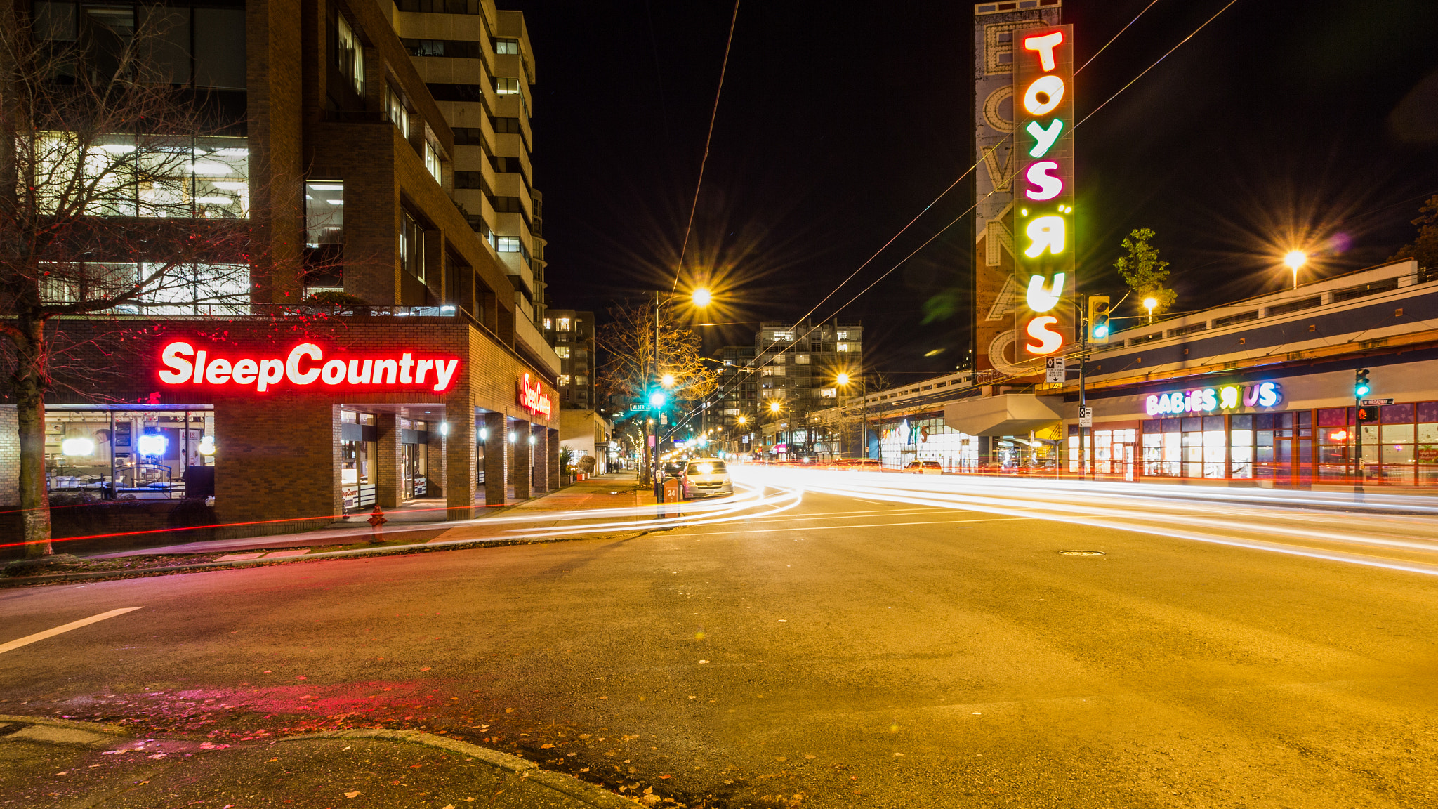 Canon EF-S 10-18mm F4.5–5.6 IS STM sample photo. Broadway photography