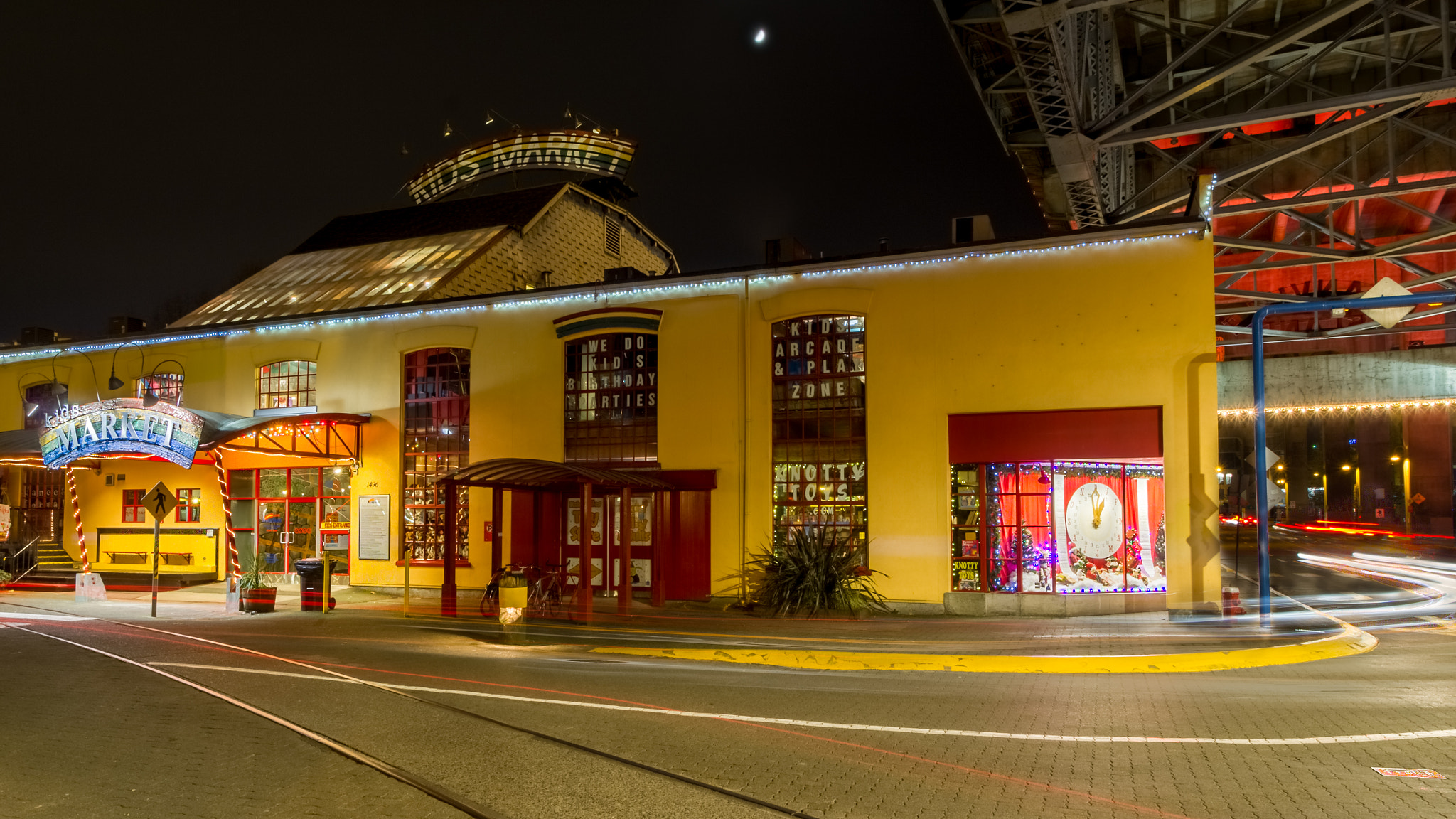 Canon EF-S 10-18mm F4.5–5.6 IS STM sample photo. Kids market photography