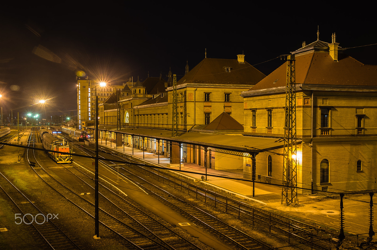 Sigma AF 10-20mm F4-5.6 EX DC sample photo. Train station photography