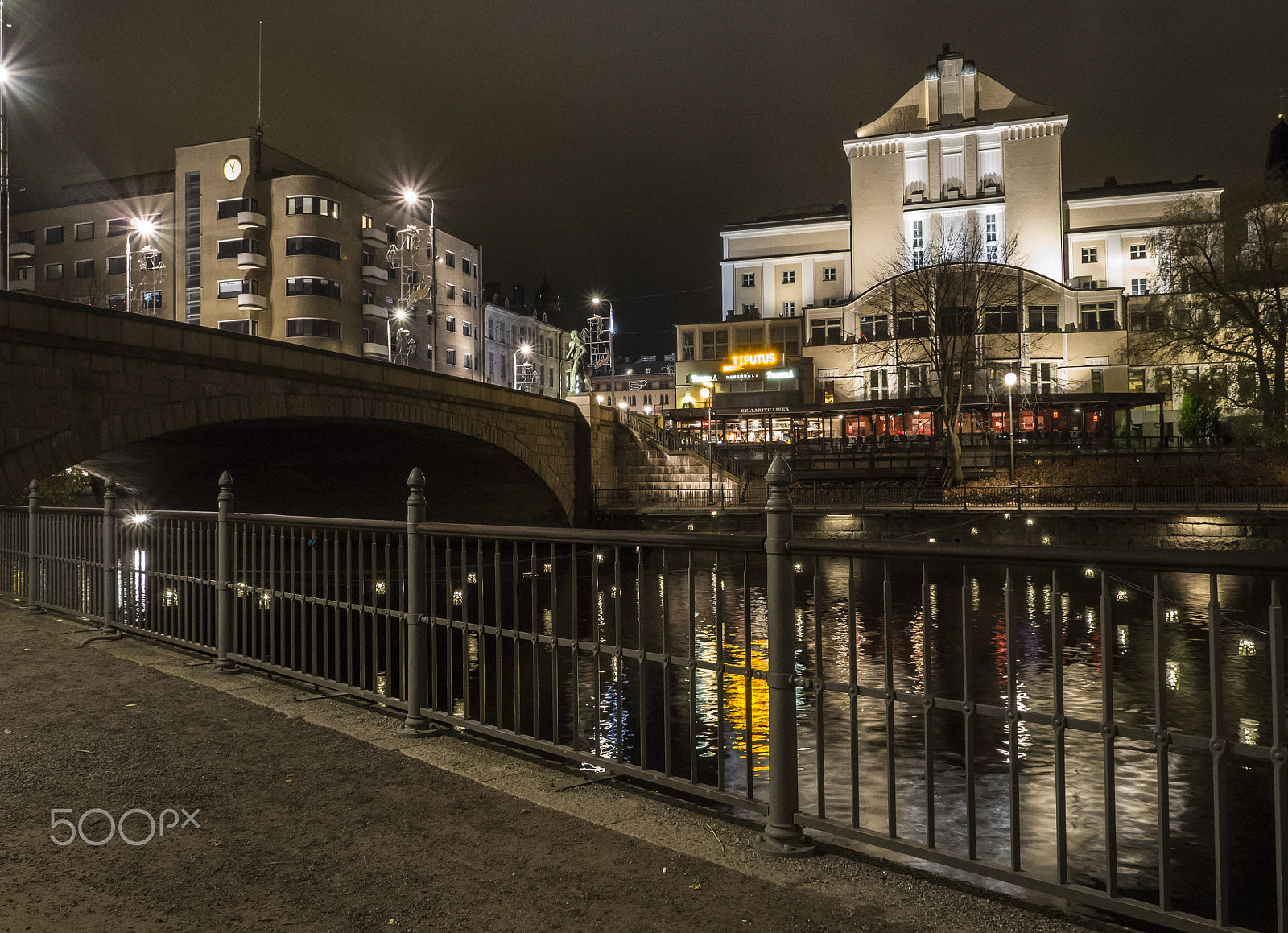 Olympus OM-D E-M10 + OLYMPUS M.12mm F2.0 Ltd Blk sample photo. Cityscape photography