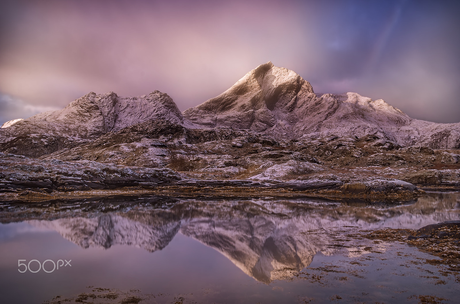 Sony a7R + Sony Vario-Tessar T* E 16-70mm F4 ZA OSS sample photo. Lofoten sunrise in sund photography