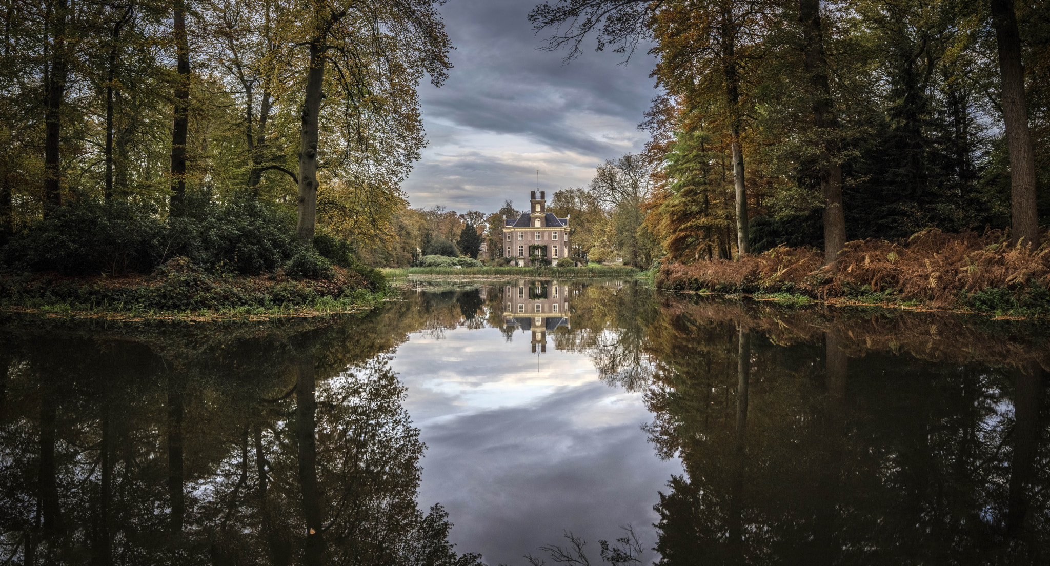 Canon EOS 100D (EOS Rebel SL1 / EOS Kiss X7) + Sigma 10-20mm F4-5.6 EX DC HSM sample photo. Panorama herfstkleuren in het kasteelbos klein photography