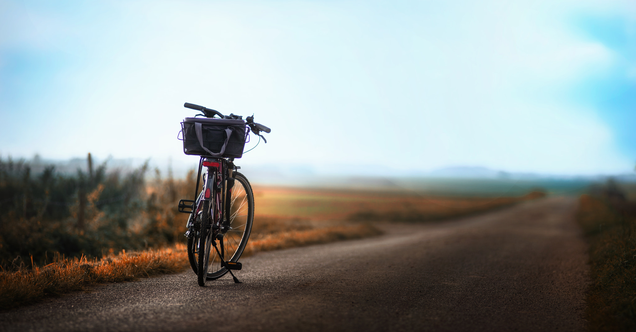 Nikon AF Nikkor 180mm F2.8D ED-IF sample photo. Fahrradweg photography