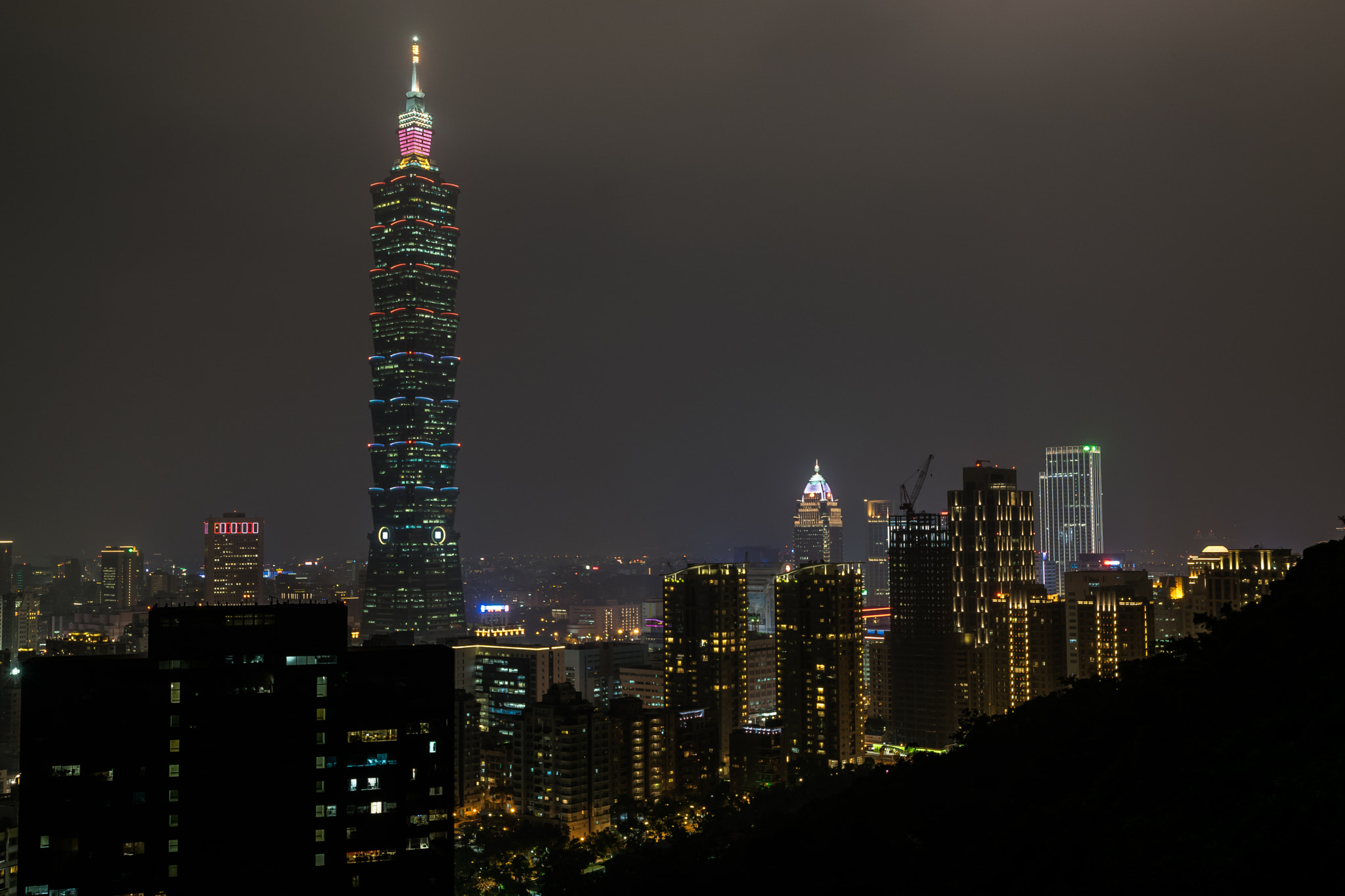 Nikon D3300 + Tamron SP 24-70mm F2.8 Di VC USD sample photo. Taipei skyline - modern photography