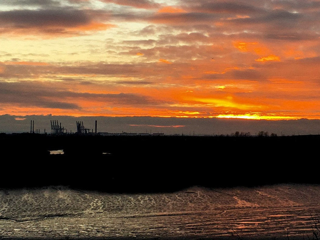 Apple iPhone + iPhone 6s back camera 4.15mm f/2.2 sample photo. Sunset over canvey island photography