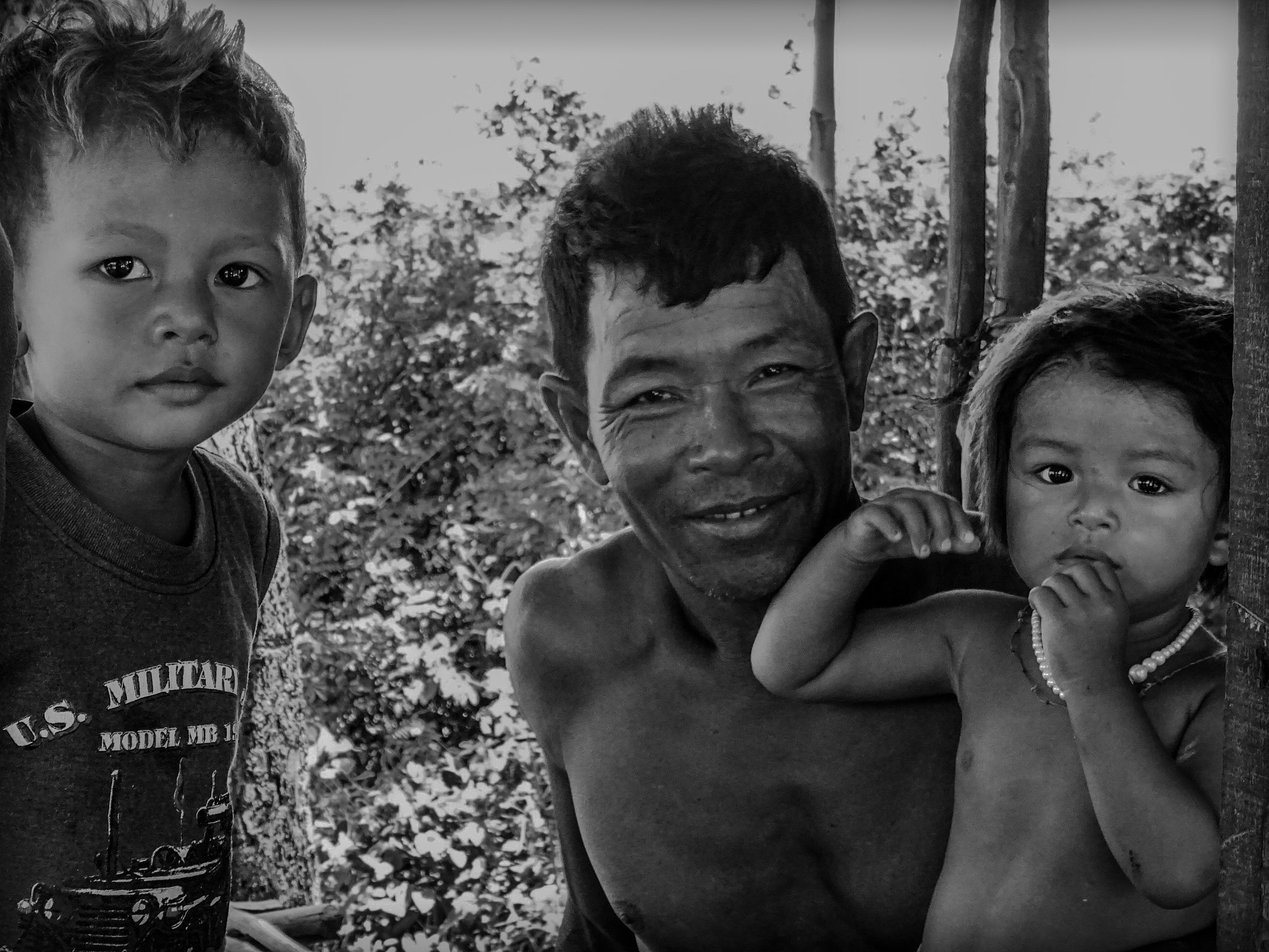 Sony DSC-HX60 + Sony 24-720mm F3.5-6.3 sample photo. Cambodian family photography
