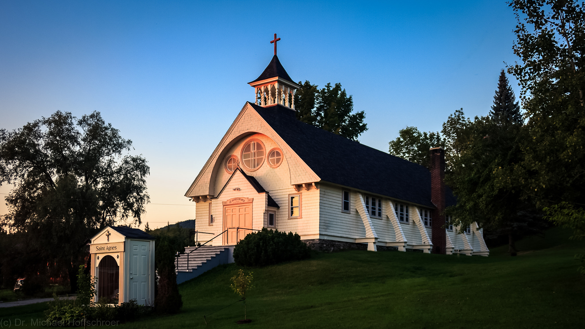 Canon EF-S 18-55mm F3.5-5.6 sample photo. Evening light on st. agnes church in jefferson, nh photography
