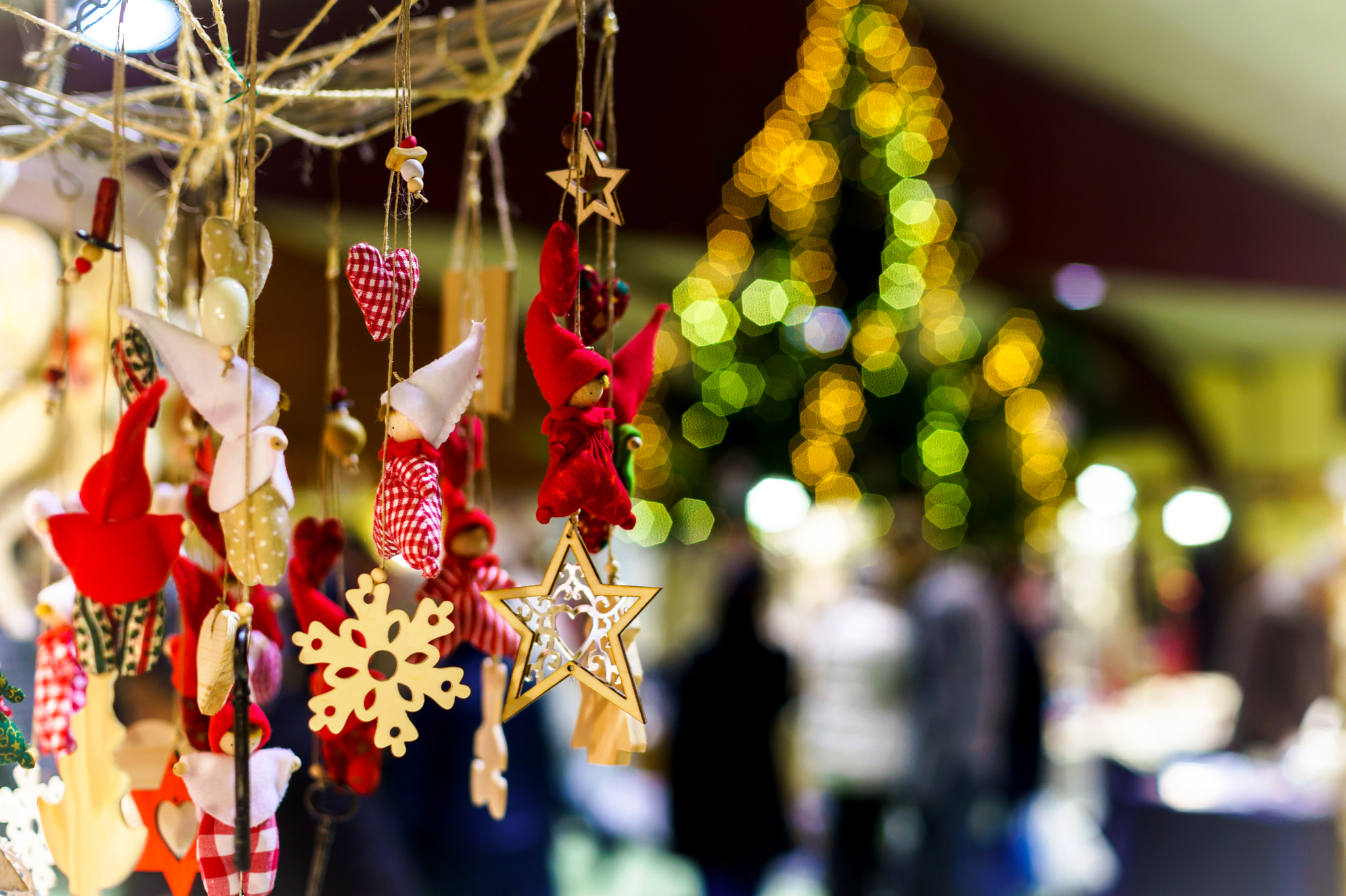 Sony a99 II + Minolta AF 50mm F1.4 [New] sample photo. Traditional christmas market with handmade souvenirs photography