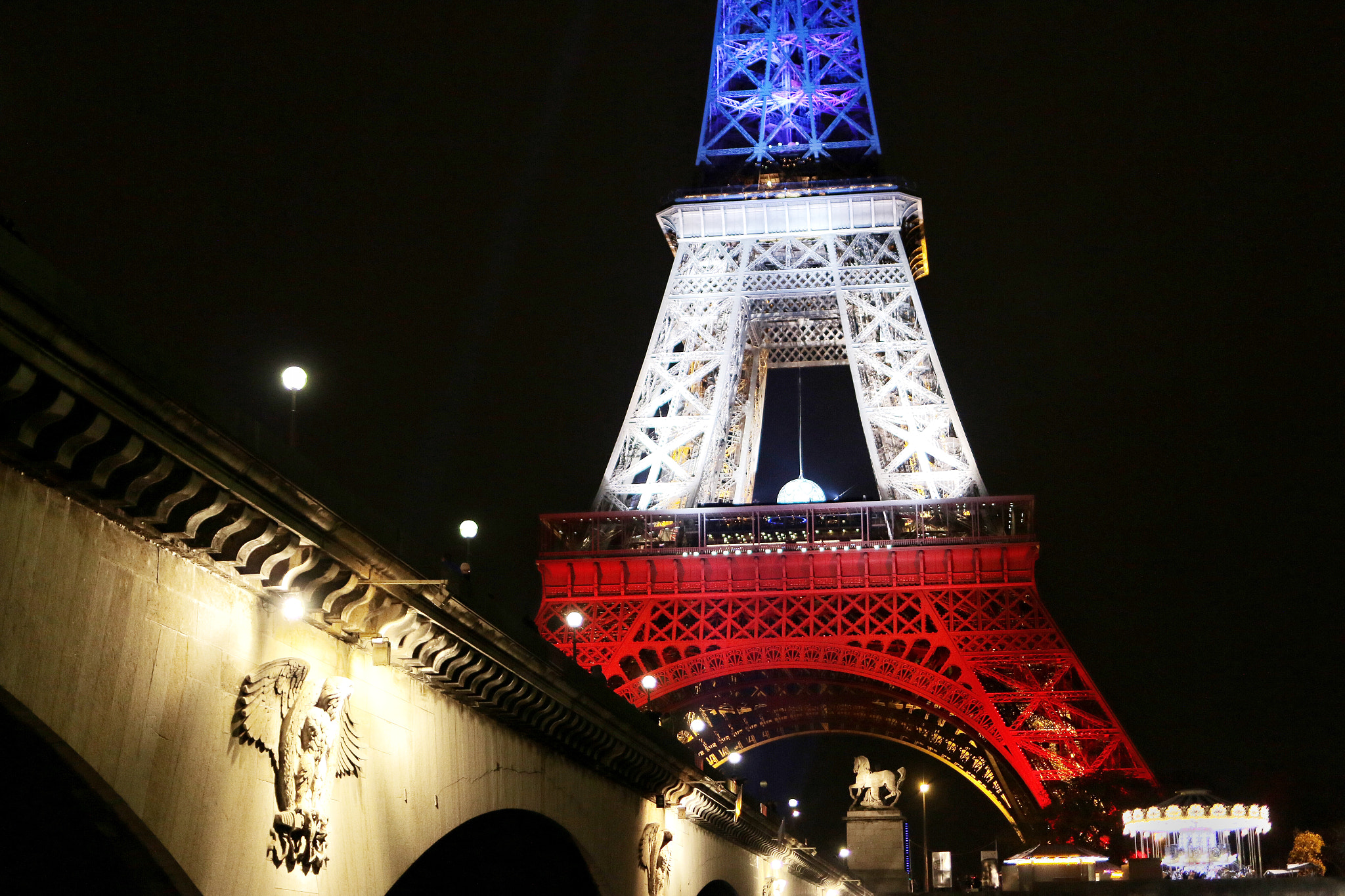 Canon EF 35mm F2 IS USM sample photo. Eiffel tower (paris, france) photography