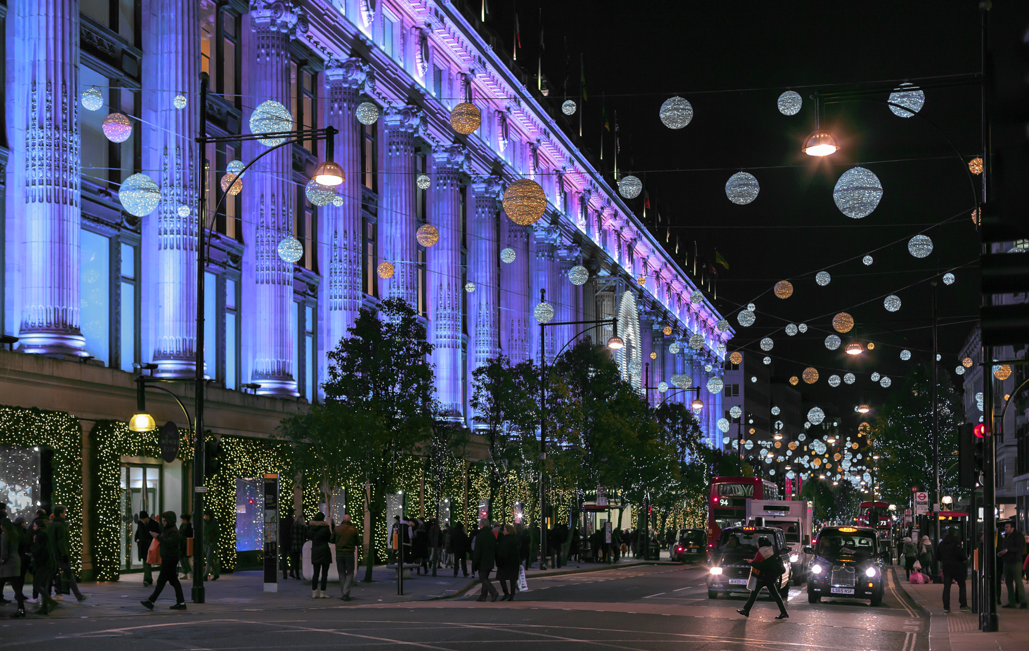 Canon EOS-1Ds Mark II sample photo. Oxford street photography