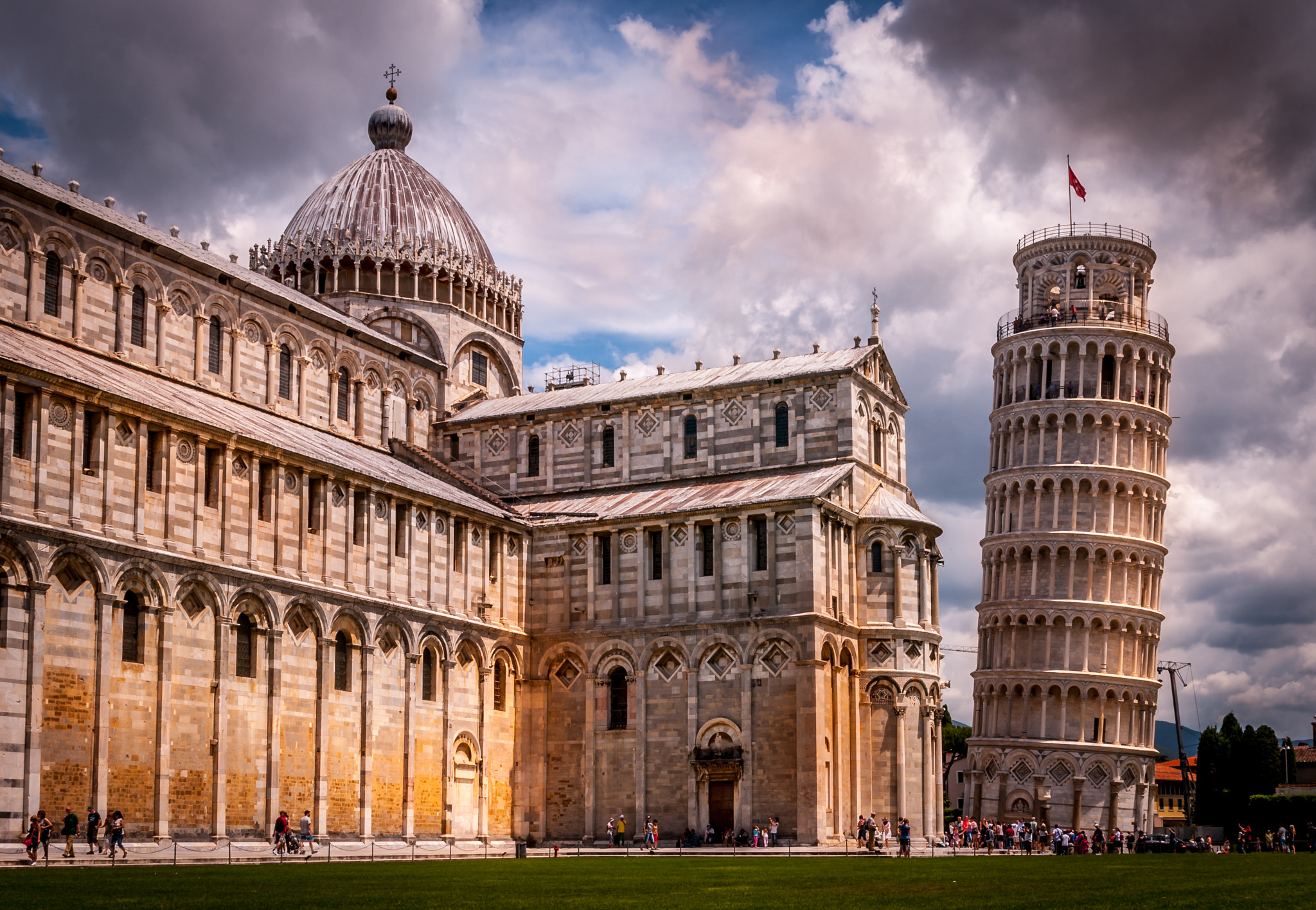 Nikon D80 + Sigma 17-70mm F2.8-4 DC Macro OS HSM | C sample photo. Leaning tower of pisa photography