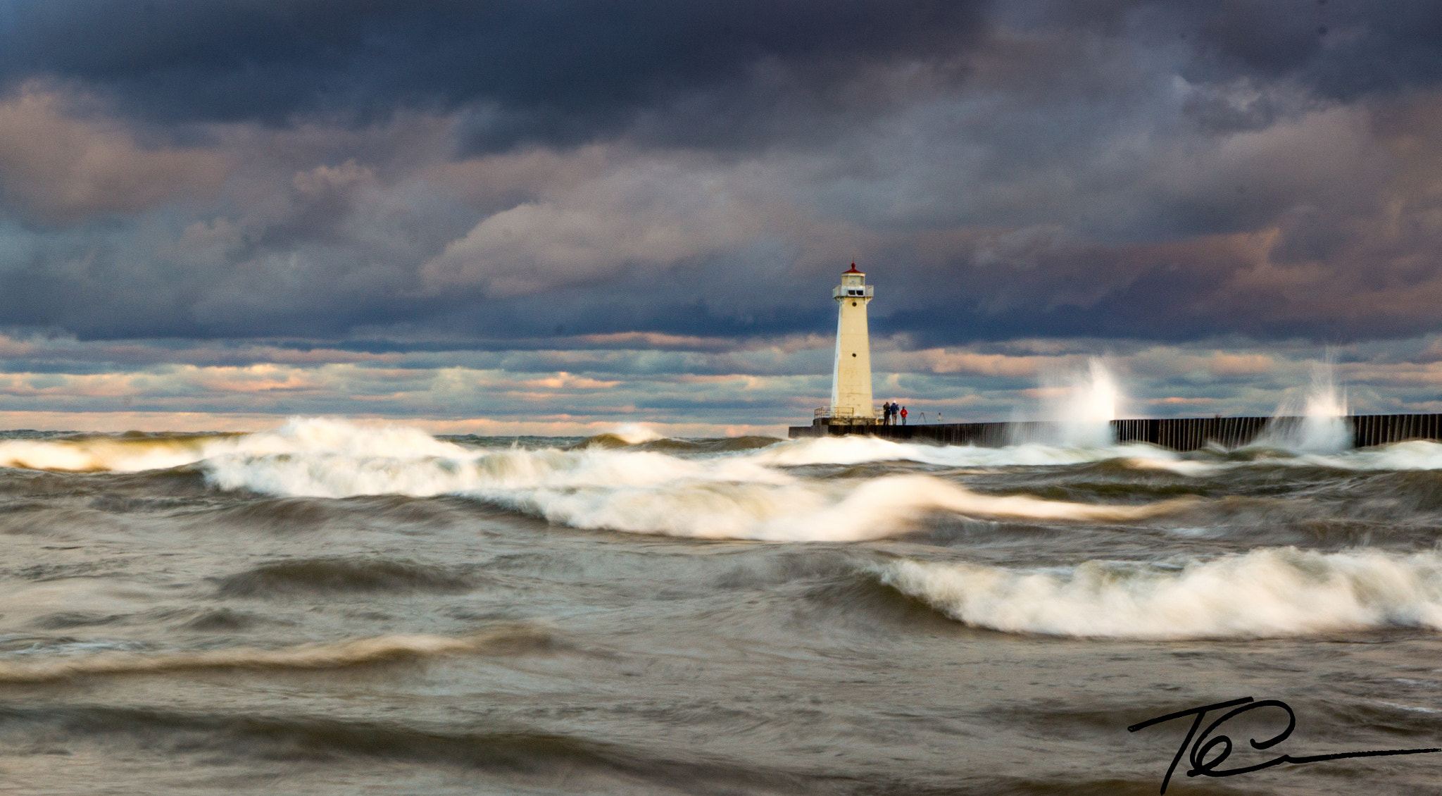 Canon EOS 600D (Rebel EOS T3i / EOS Kiss X5) + Tamron SP AF 17-50mm F2.8 XR Di II LD Aspherical (IF) sample photo. Lighthouse in the storm photography