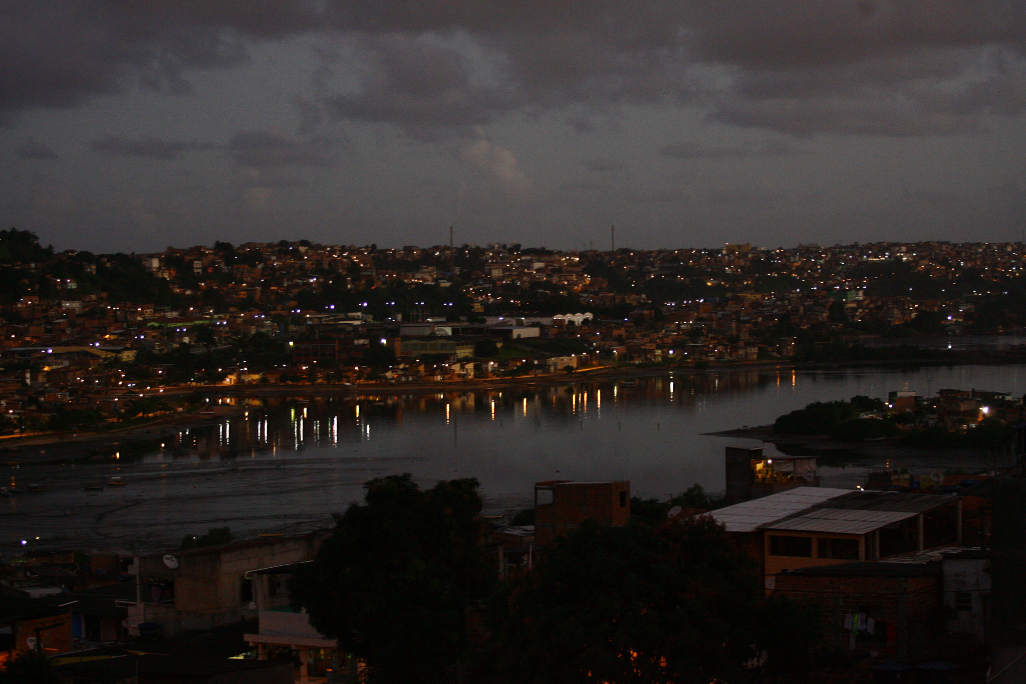 Canon EOS-1D Mark II N sample photo. Av. suburbana - salvador photography